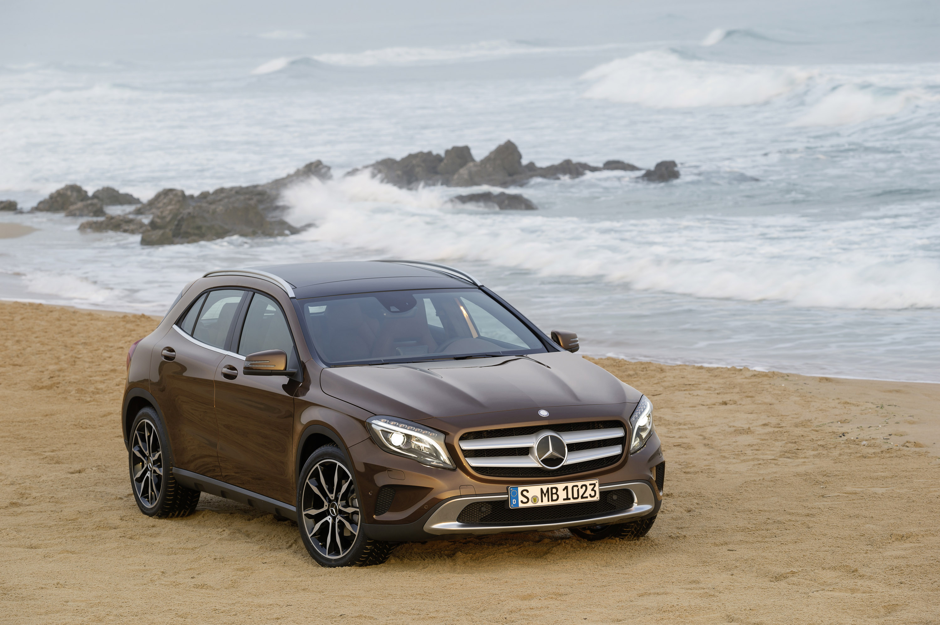 Mercedes-Benz GLA-Class photo #17
