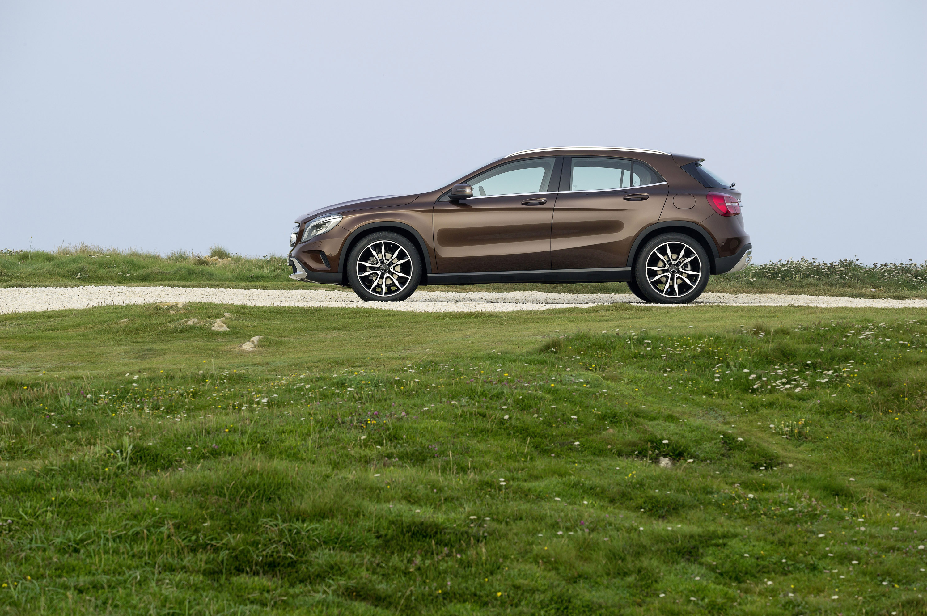 Mercedes-Benz GLA-Class photo #18