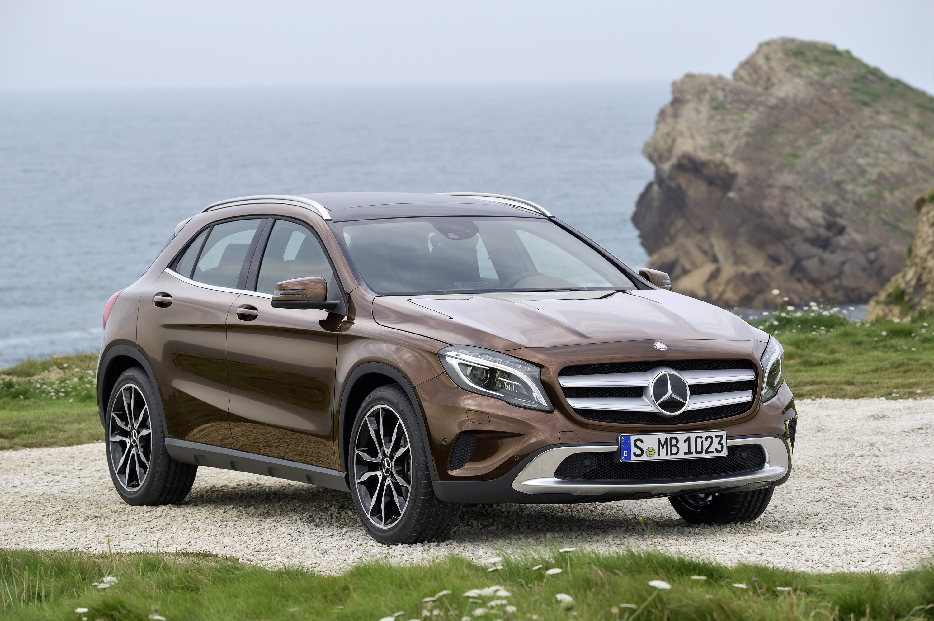 Mercedes-Benz GLA-Class photo #20