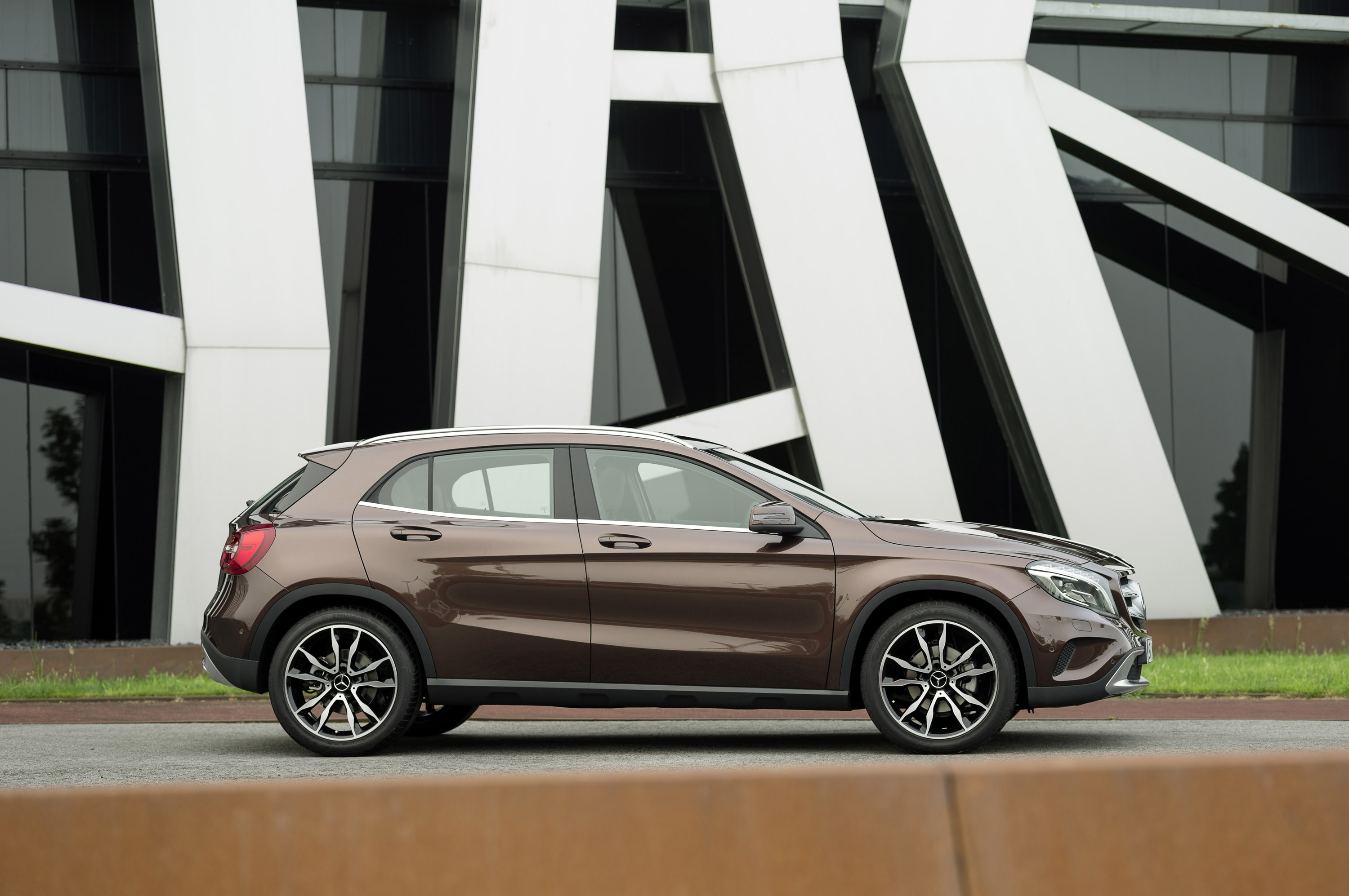 Mercedes-Benz GLA-Class photo #21