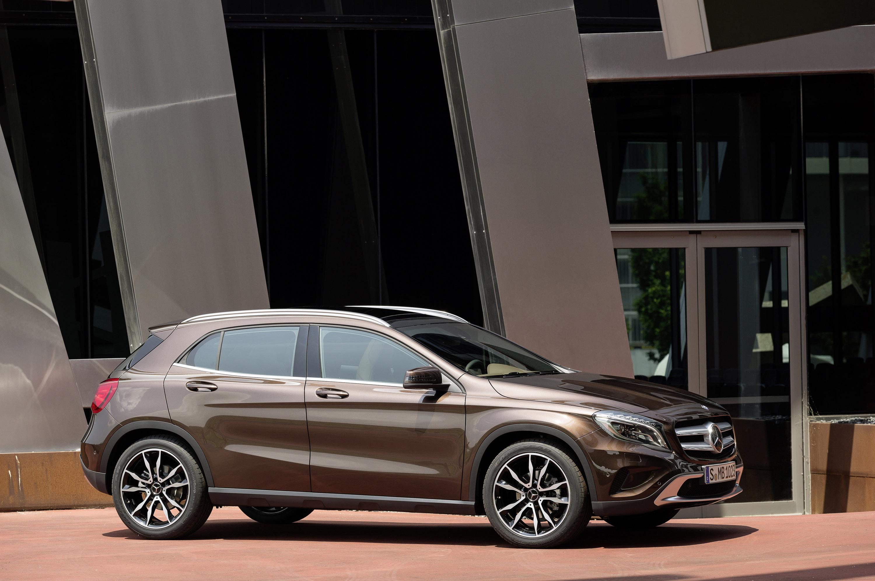 Mercedes-Benz GLA-Class photo #23