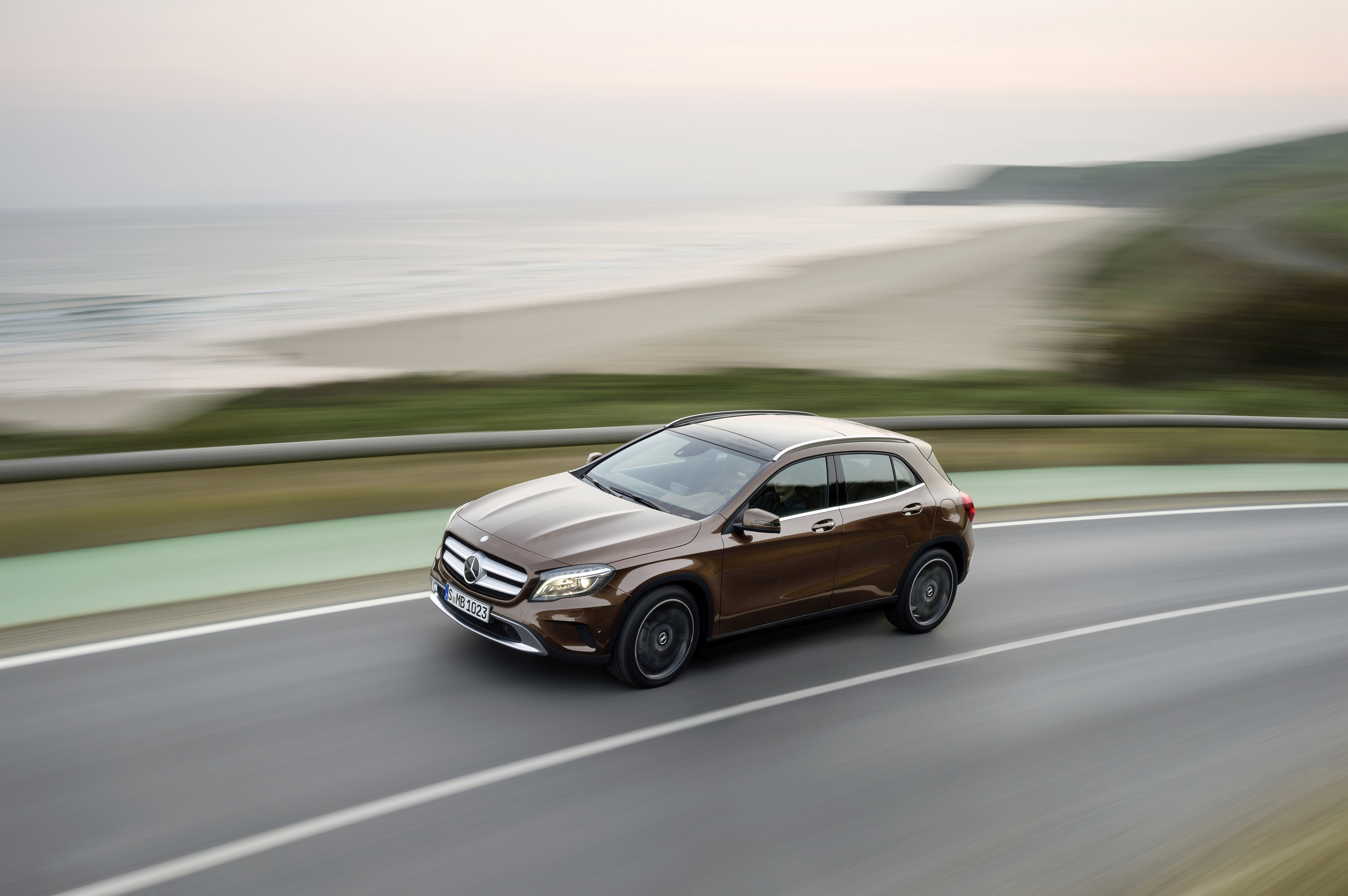 Mercedes-Benz GLA-Class photo #24