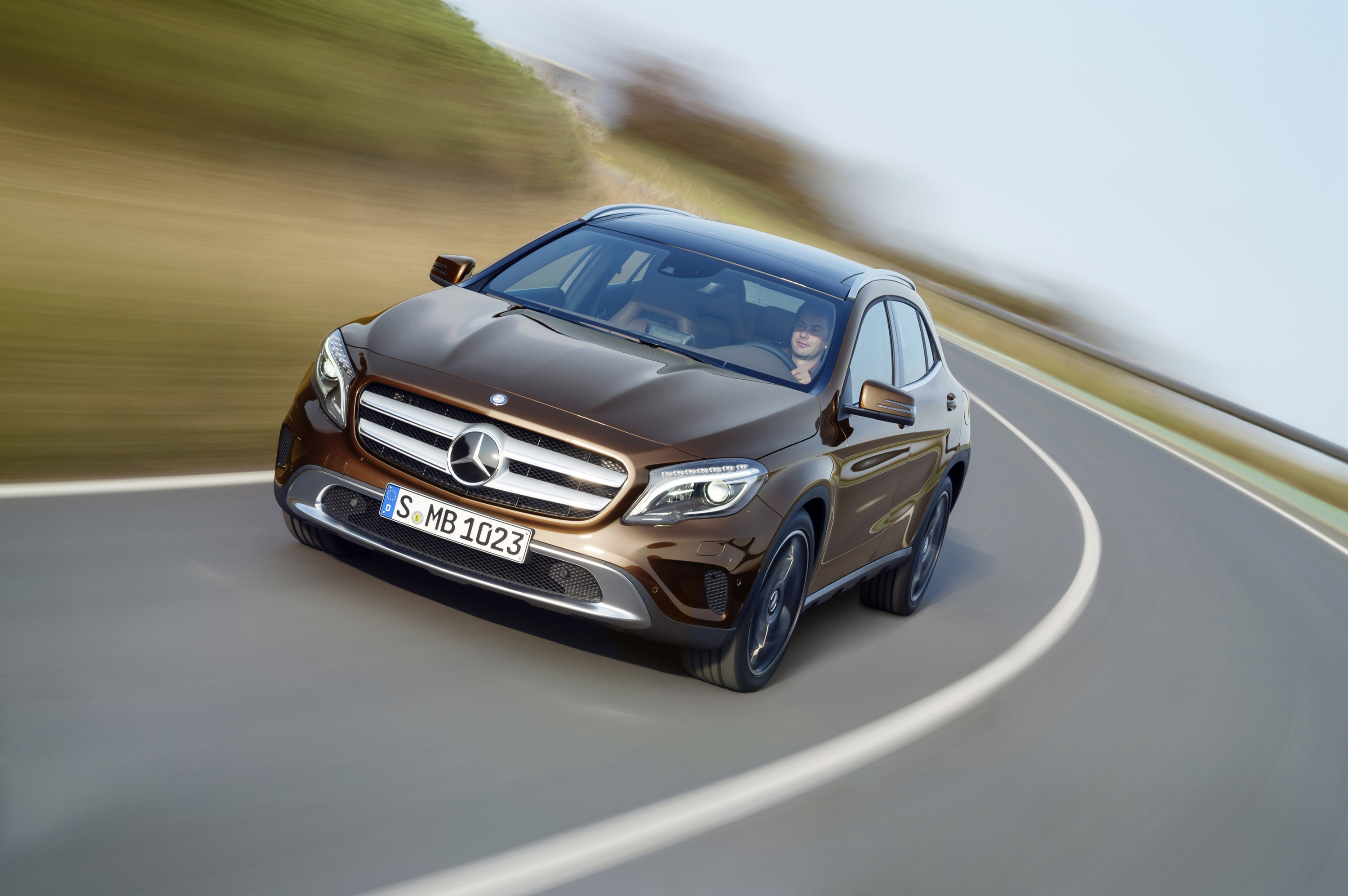 Mercedes-Benz GLA-Class photo #26