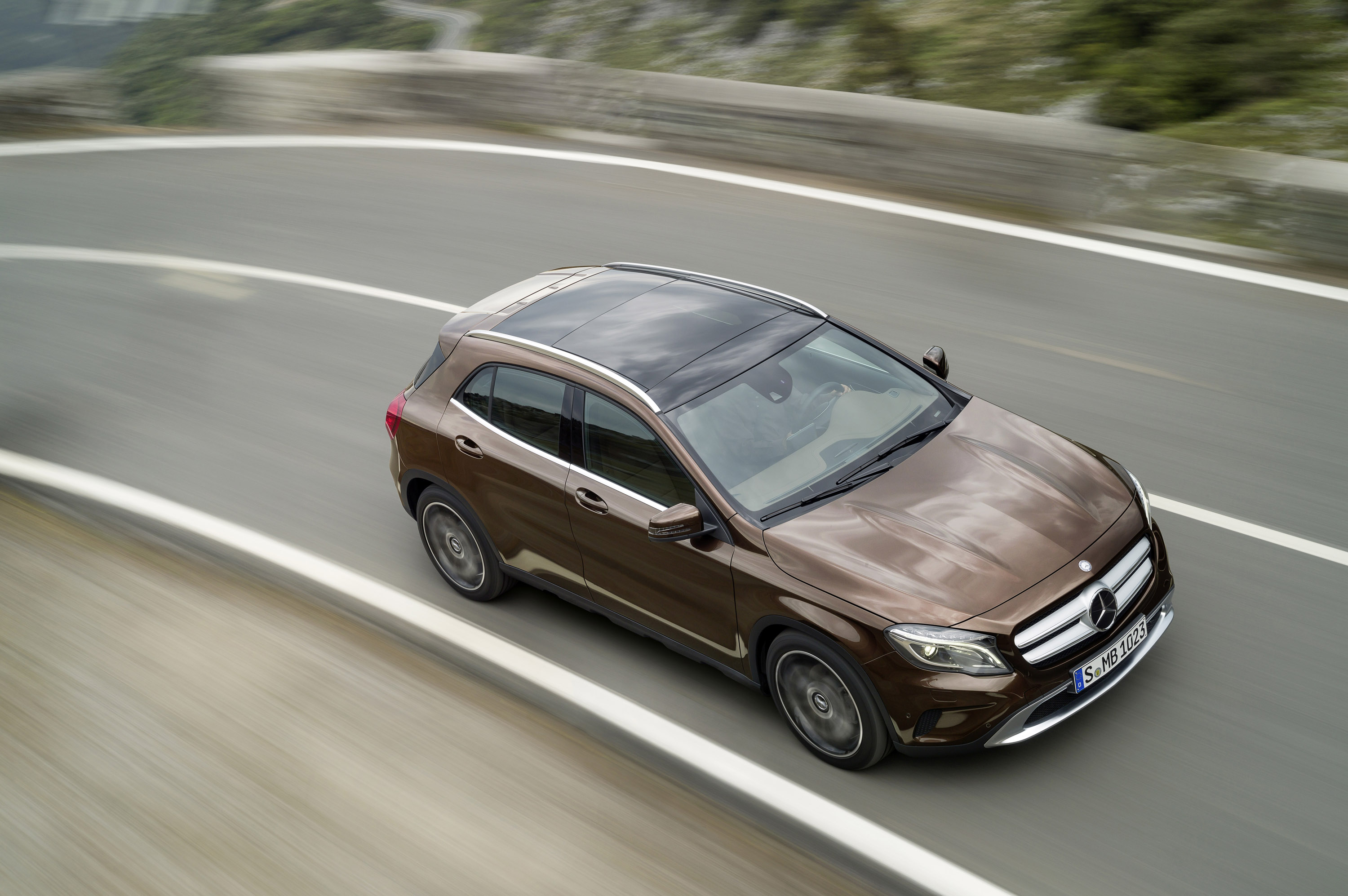 Mercedes-Benz GLA-Class photo #28