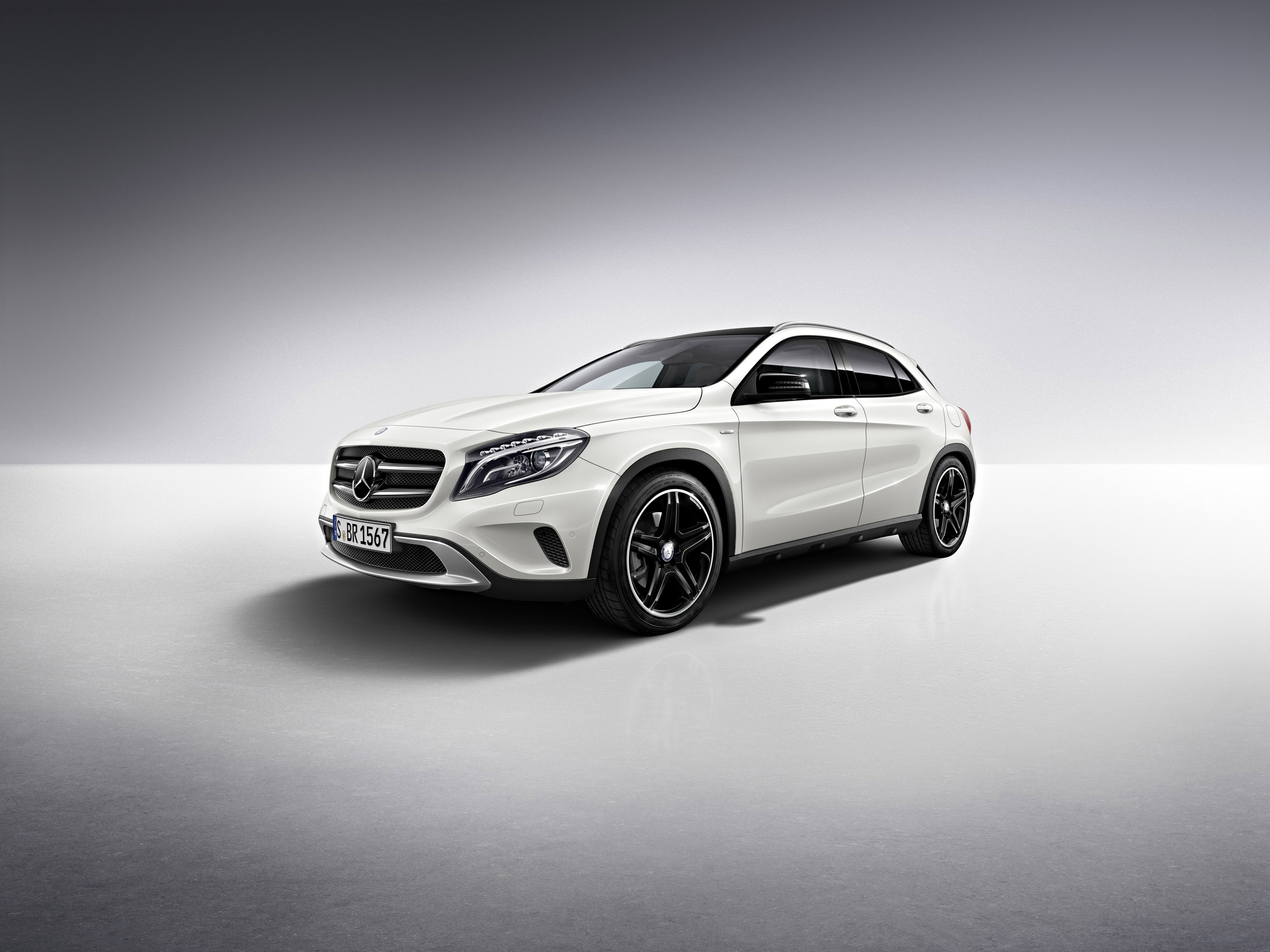 Mercedes-Benz GLA-Class photo #30