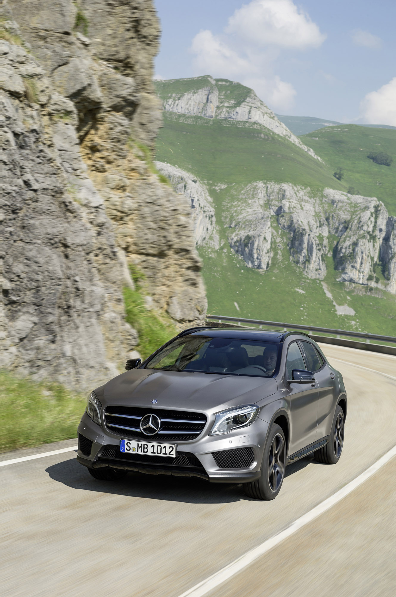 Mercedes-Benz GLA-Class photo #39