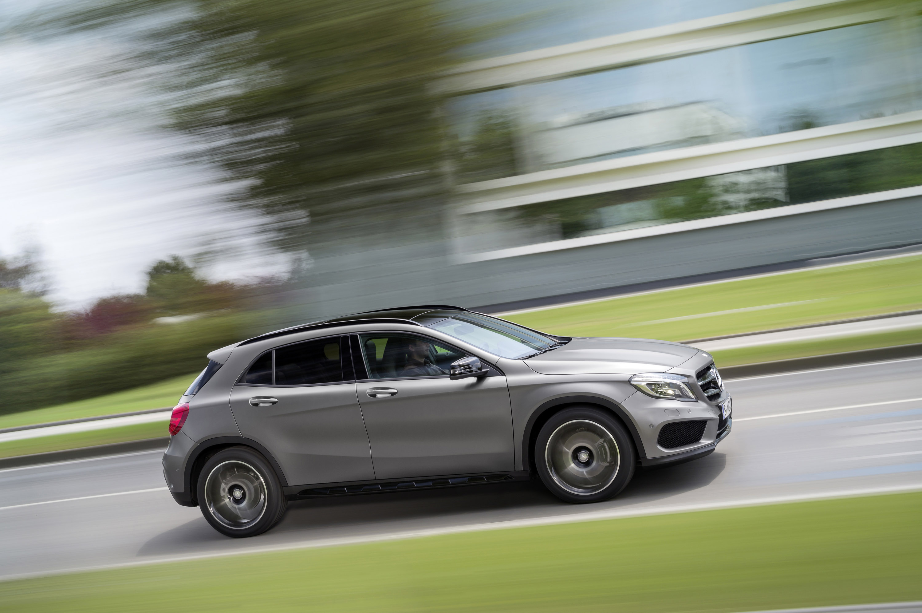 Mercedes-Benz GLA-Class photo #40
