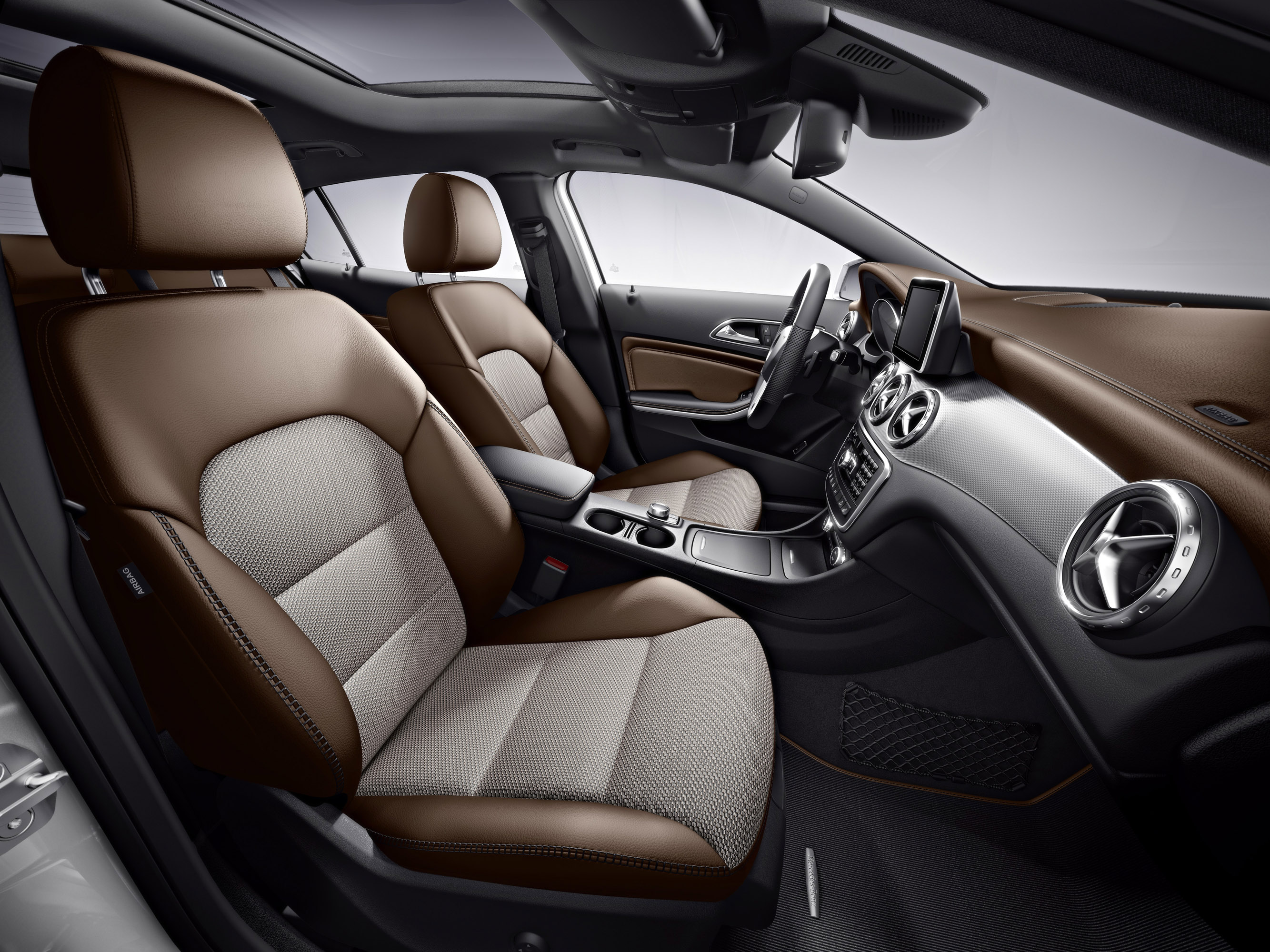 Mercedes-Benz GLA-Class photo #41
