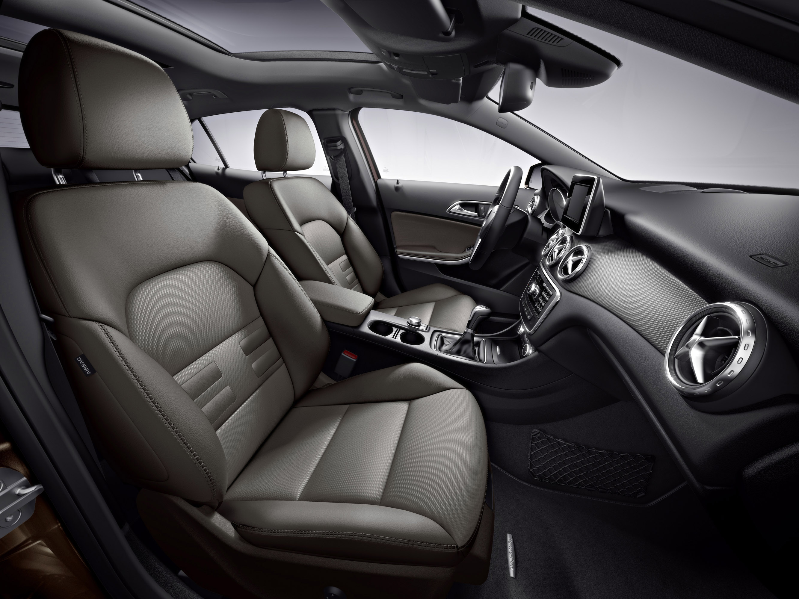 Mercedes-Benz GLA-Class photo #42
