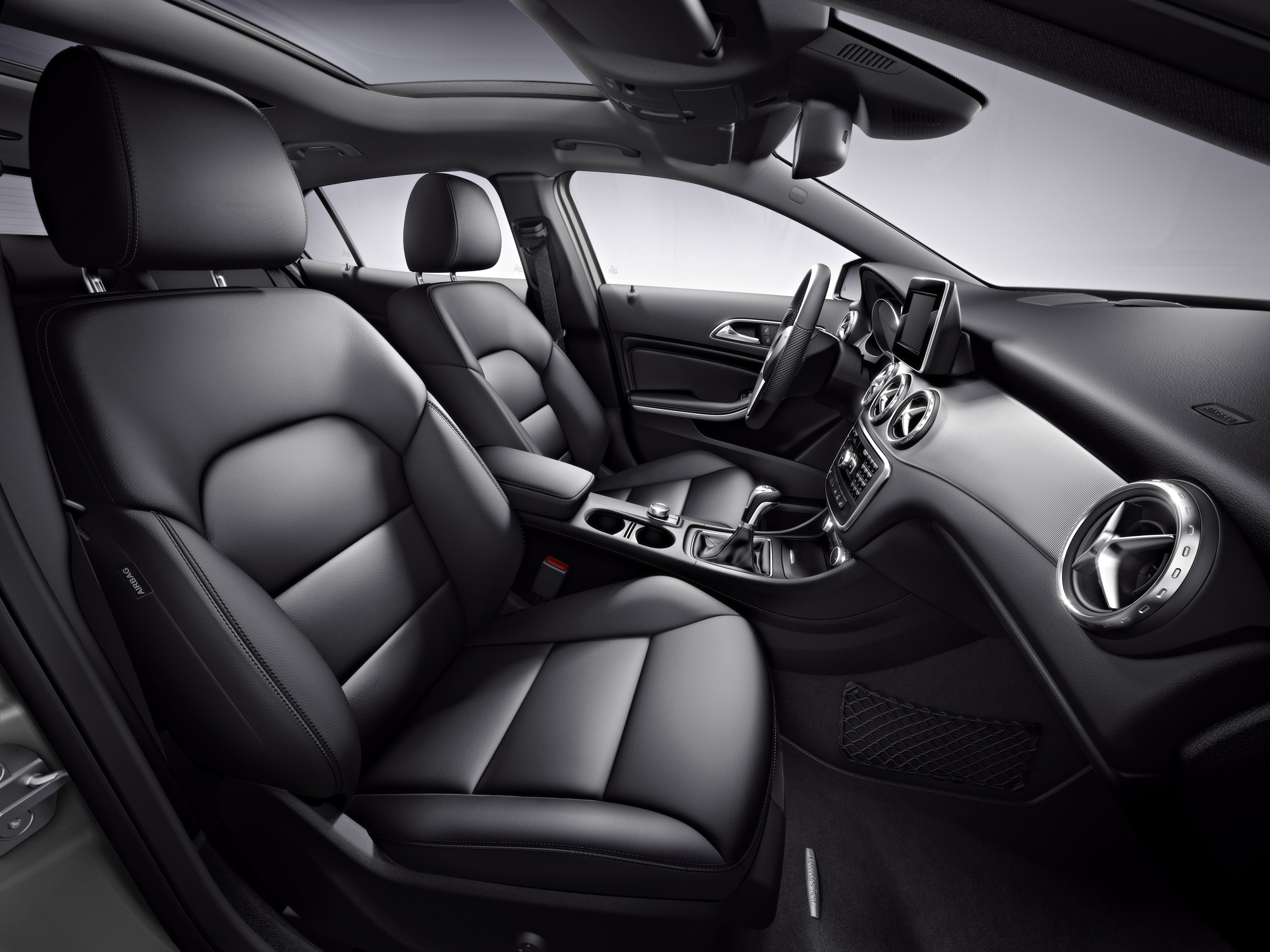 Mercedes-Benz GLA-Class photo #43