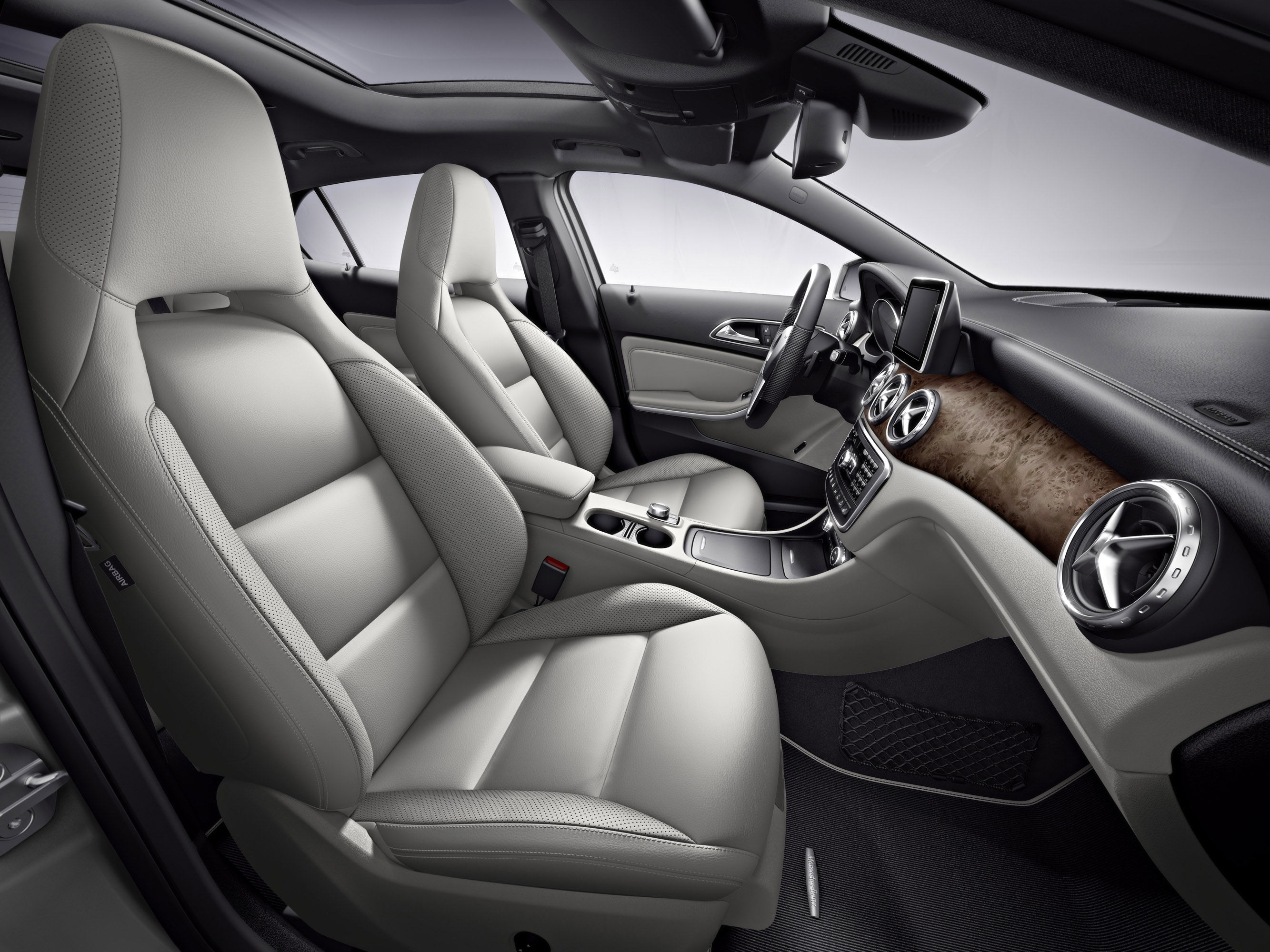 Mercedes-Benz GLA-Class photo #44