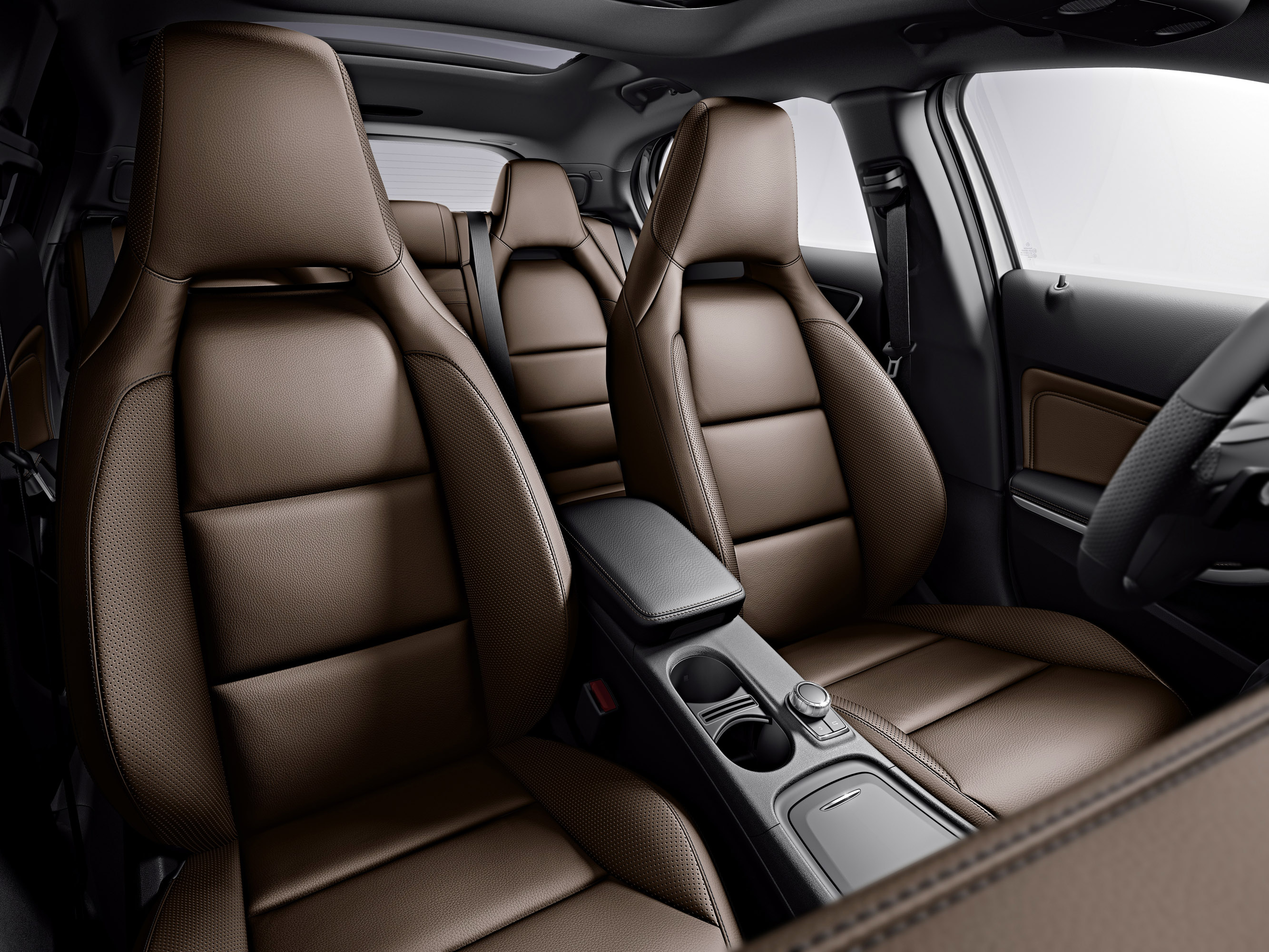 Mercedes-Benz GLA-Class photo #45