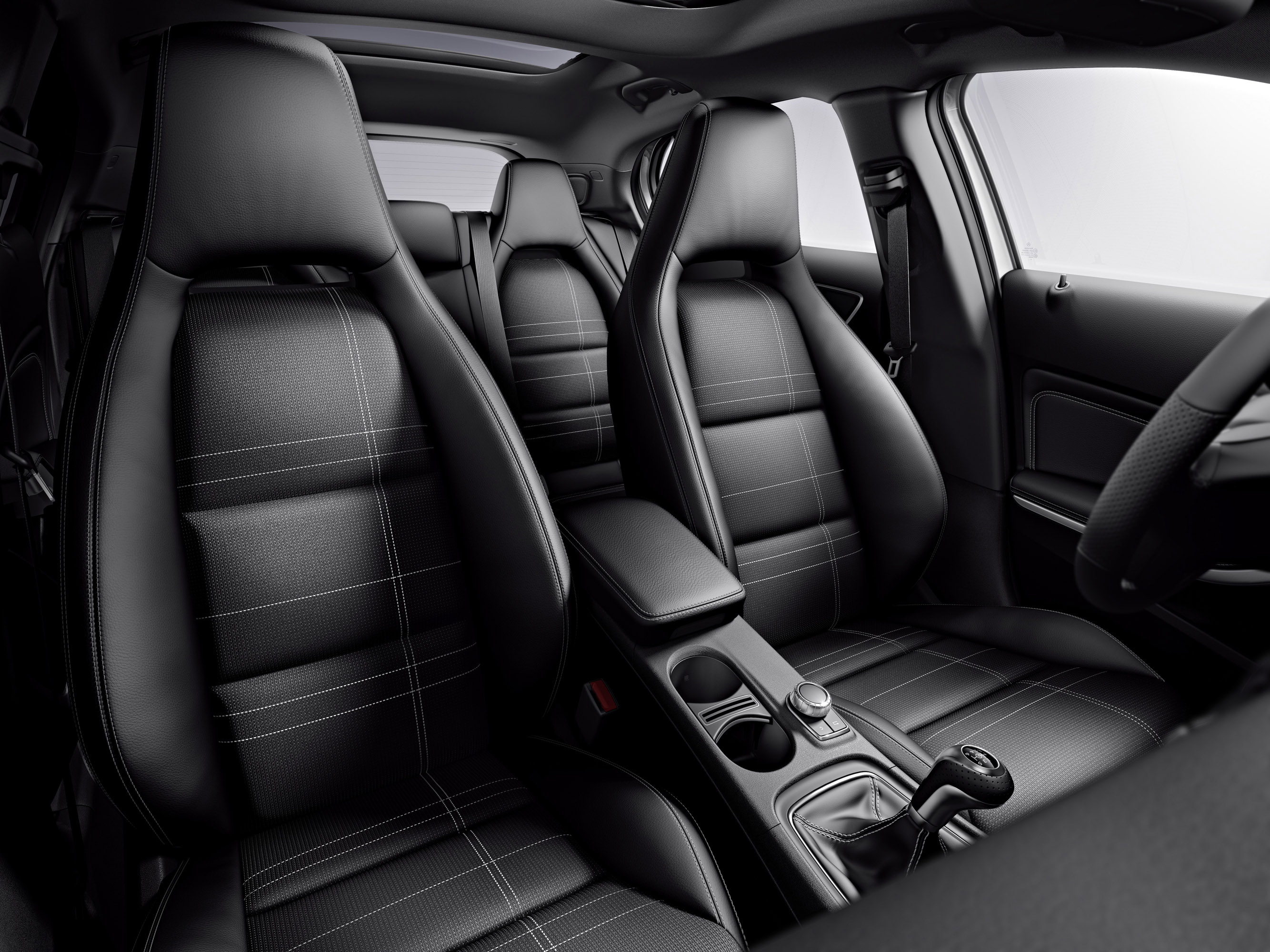 Mercedes-Benz GLA-Class photo #46