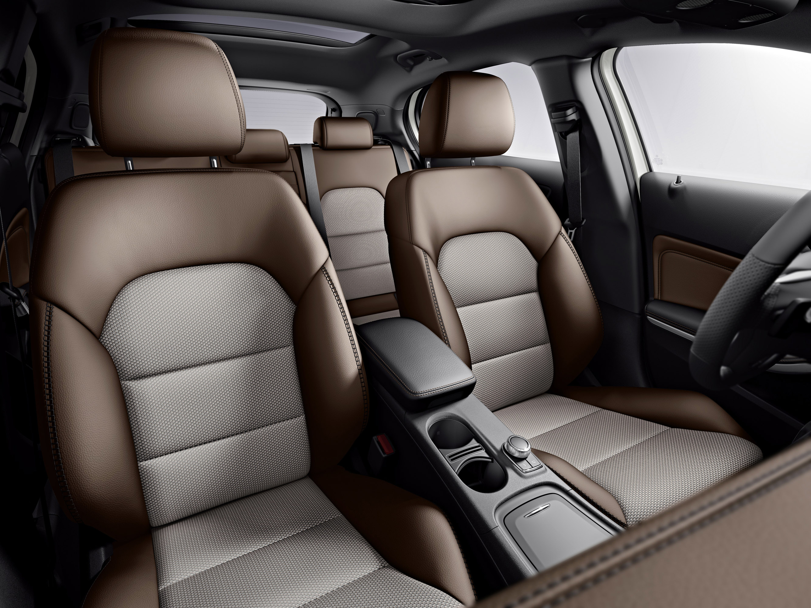 Mercedes-Benz GLA-Class photo #47