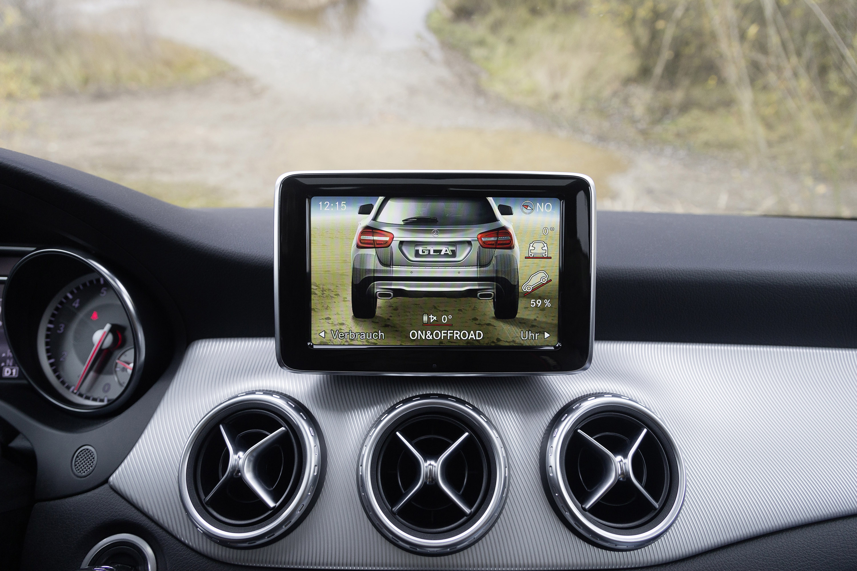 Mercedes-Benz GLA-Class photo #57