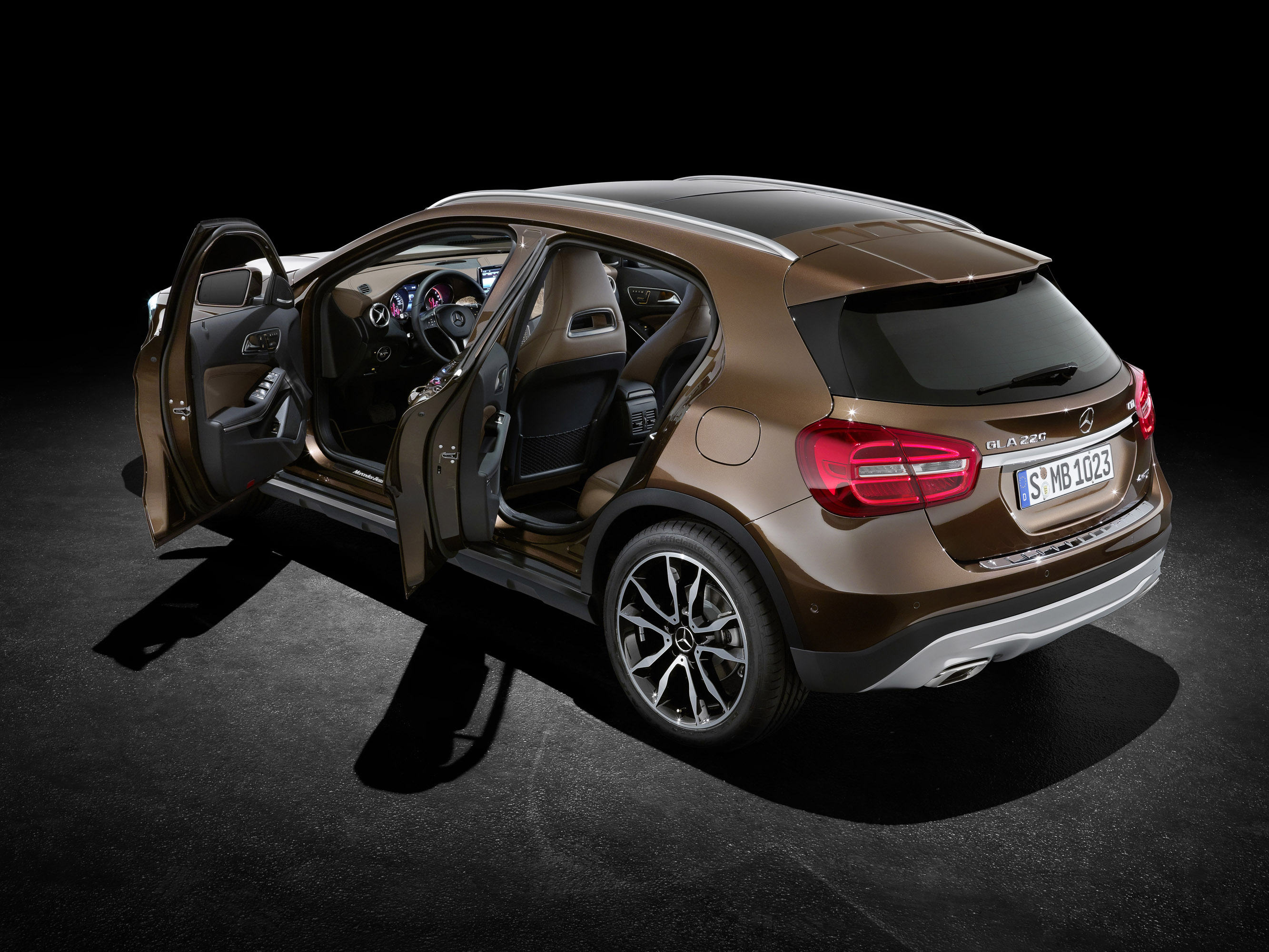 Mercedes-Benz GLA-Class photo #60