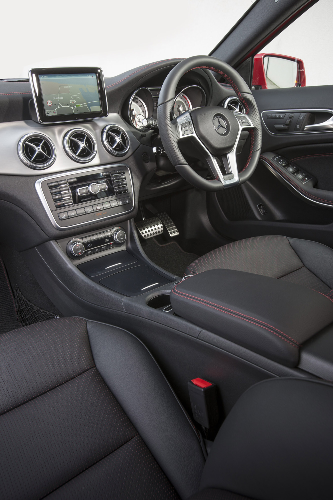 Mercedes-Benz GLA UK-Version photo #94