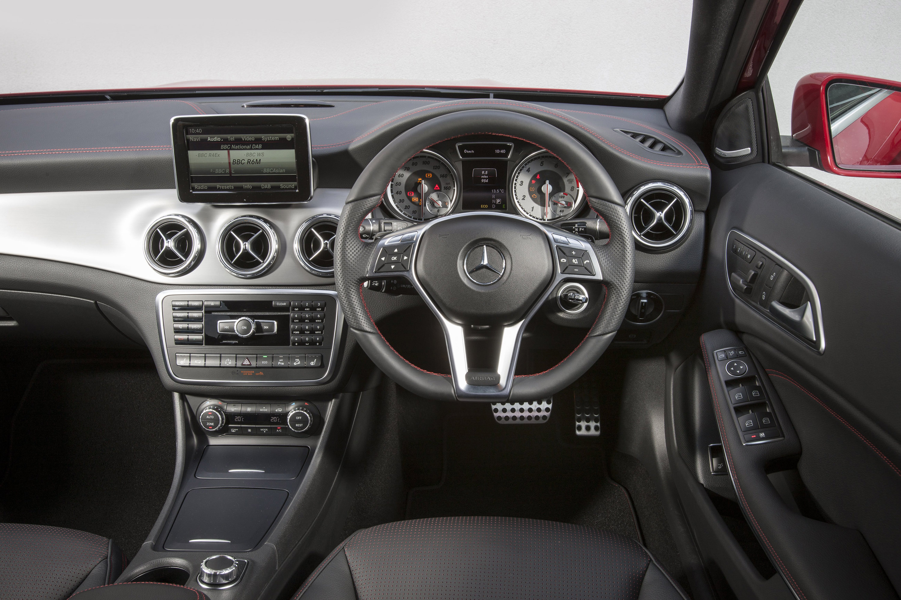 Mercedes-Benz GLA UK-Version photo #95