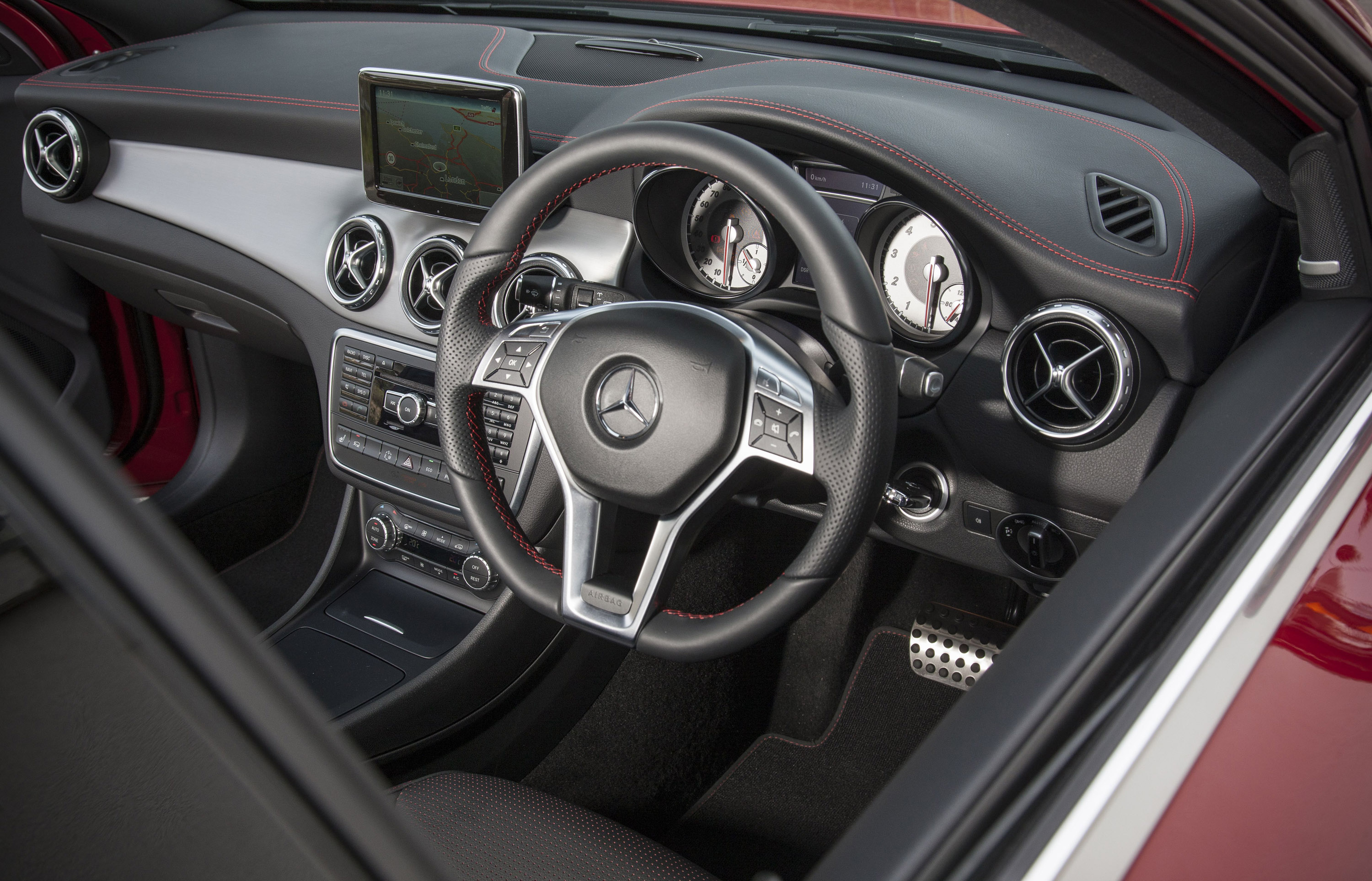 Mercedes-Benz GLA UK-Version photo #96