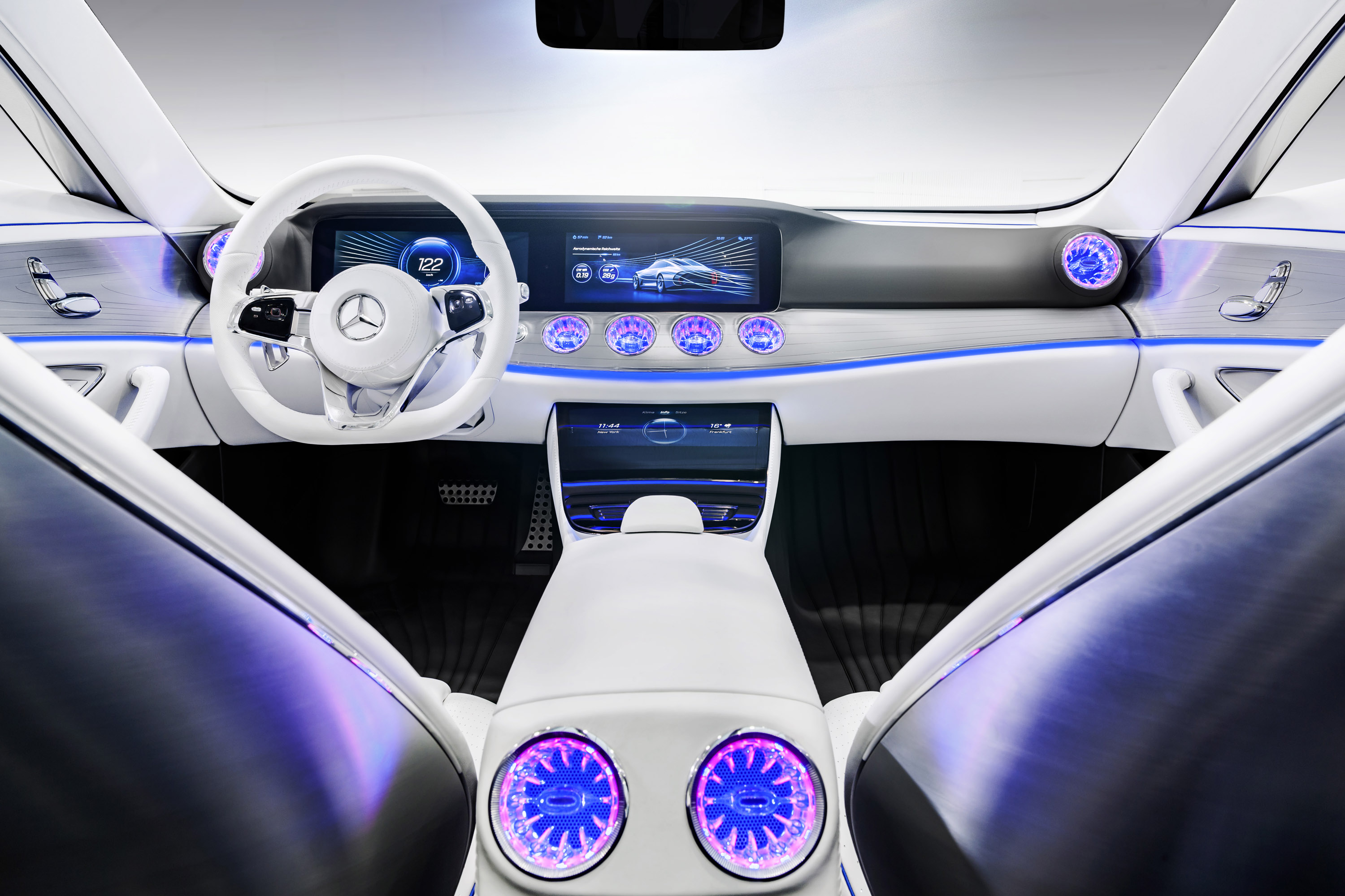 Mercedes-Benz IAA Concept photo #17