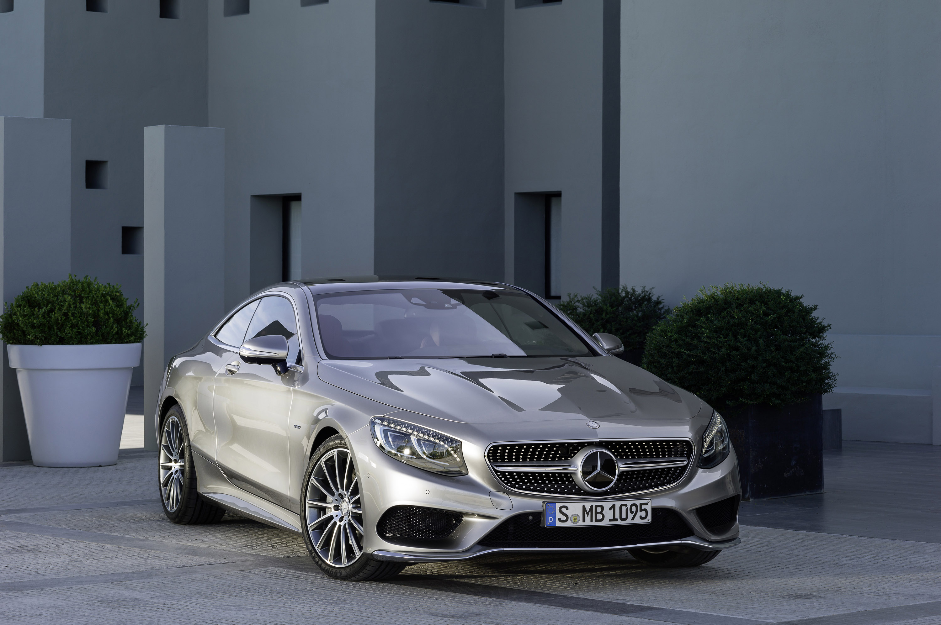 Mercedes-Benz S-Class Coupe photo #35