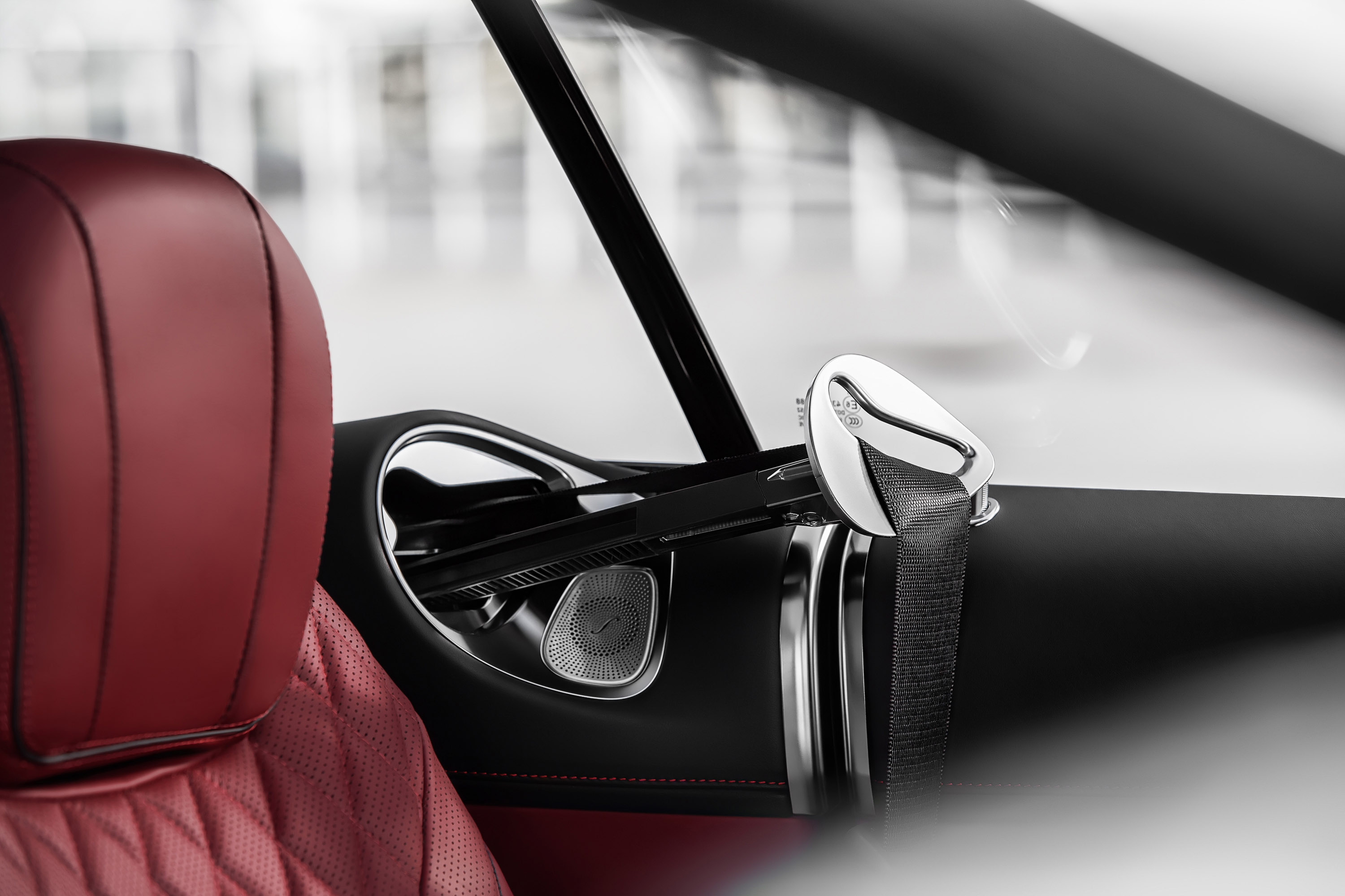 Mercedes-Benz S-Class Coupe photo #51