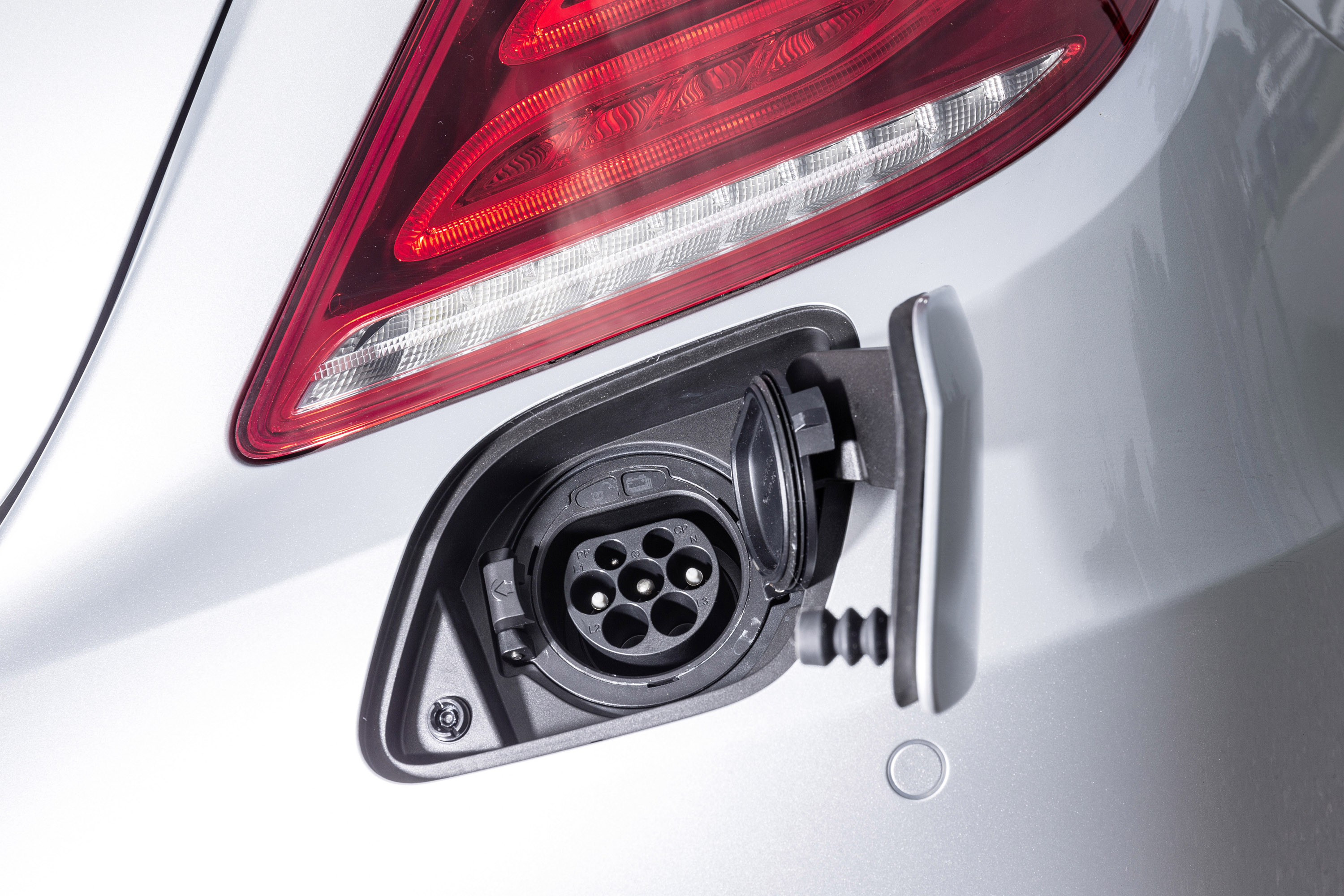 Mercedes-Benz S550 Plug-In Hybrid photo #31