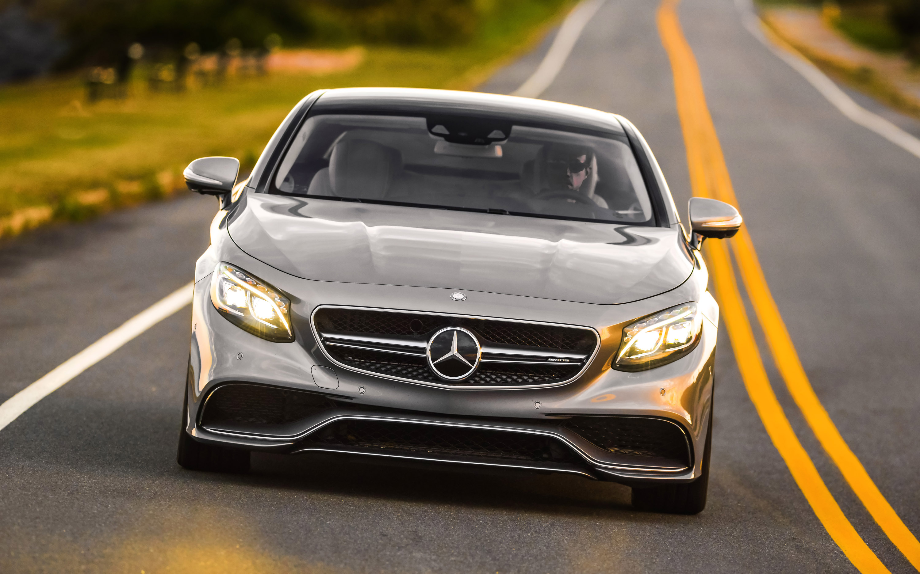 Mercedes-Benz S63 AMG Coupe 4MATIC photo #2
