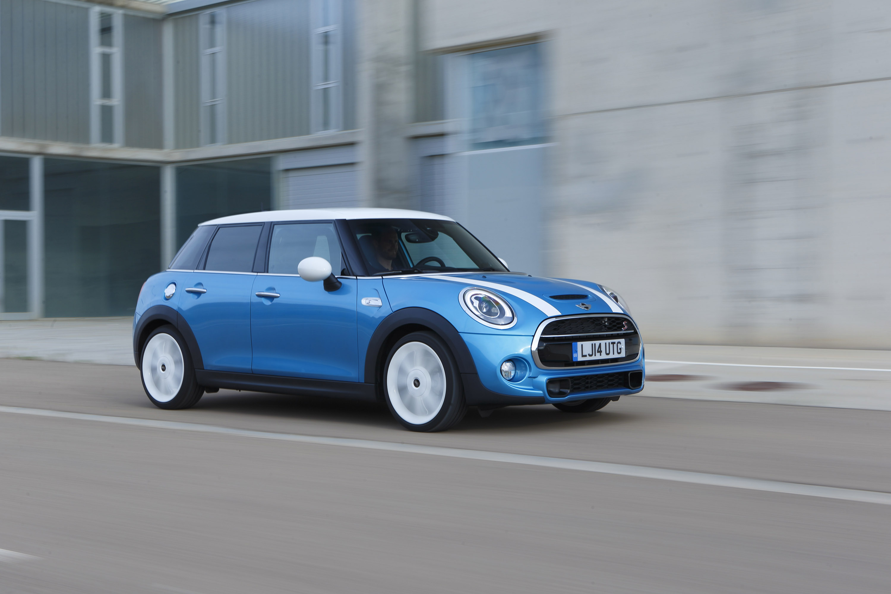 Mini Cooper 5-door photo #22