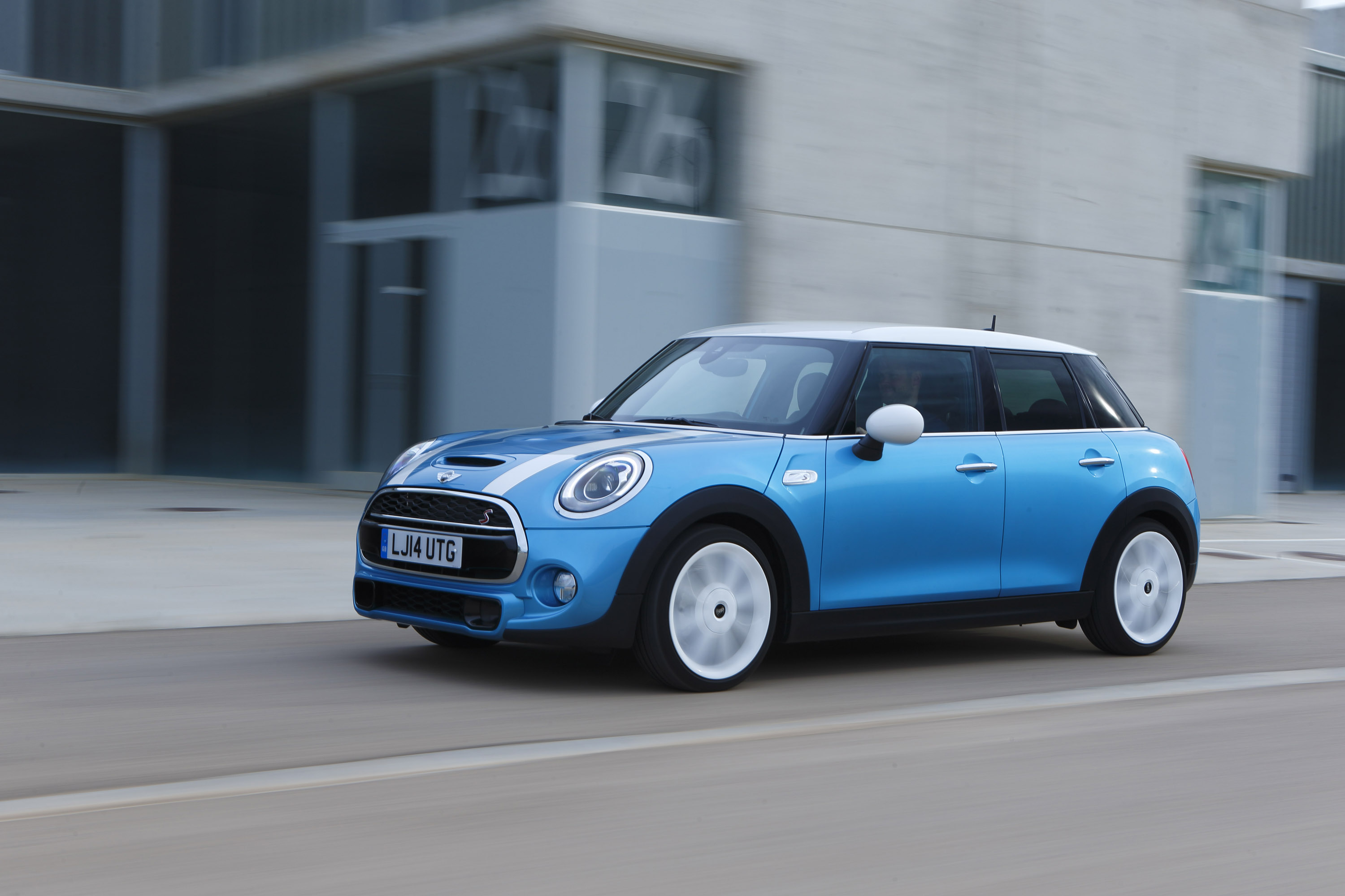 Mini Cooper 5-door photo #23