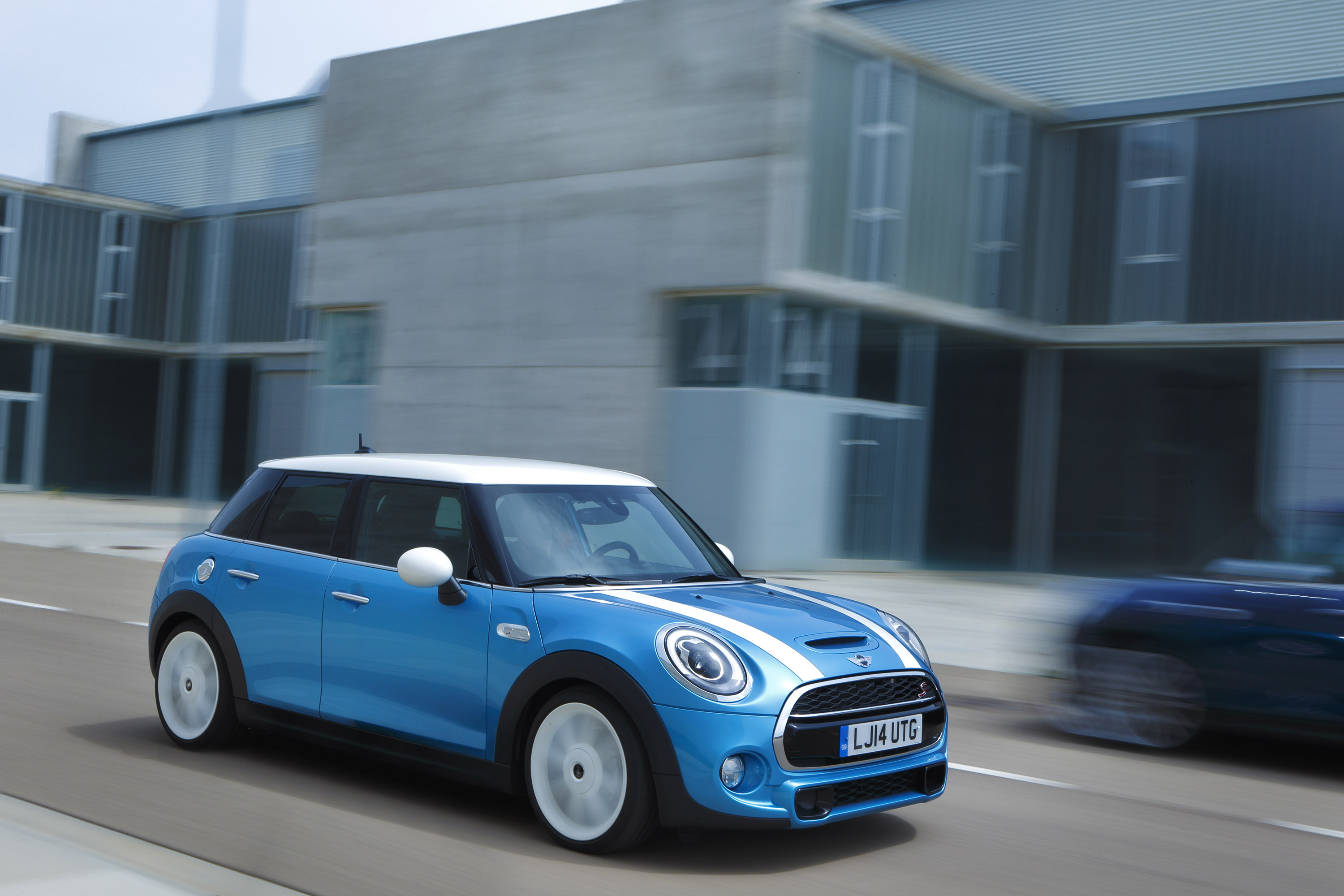 Mini Cooper 5-door photo #24