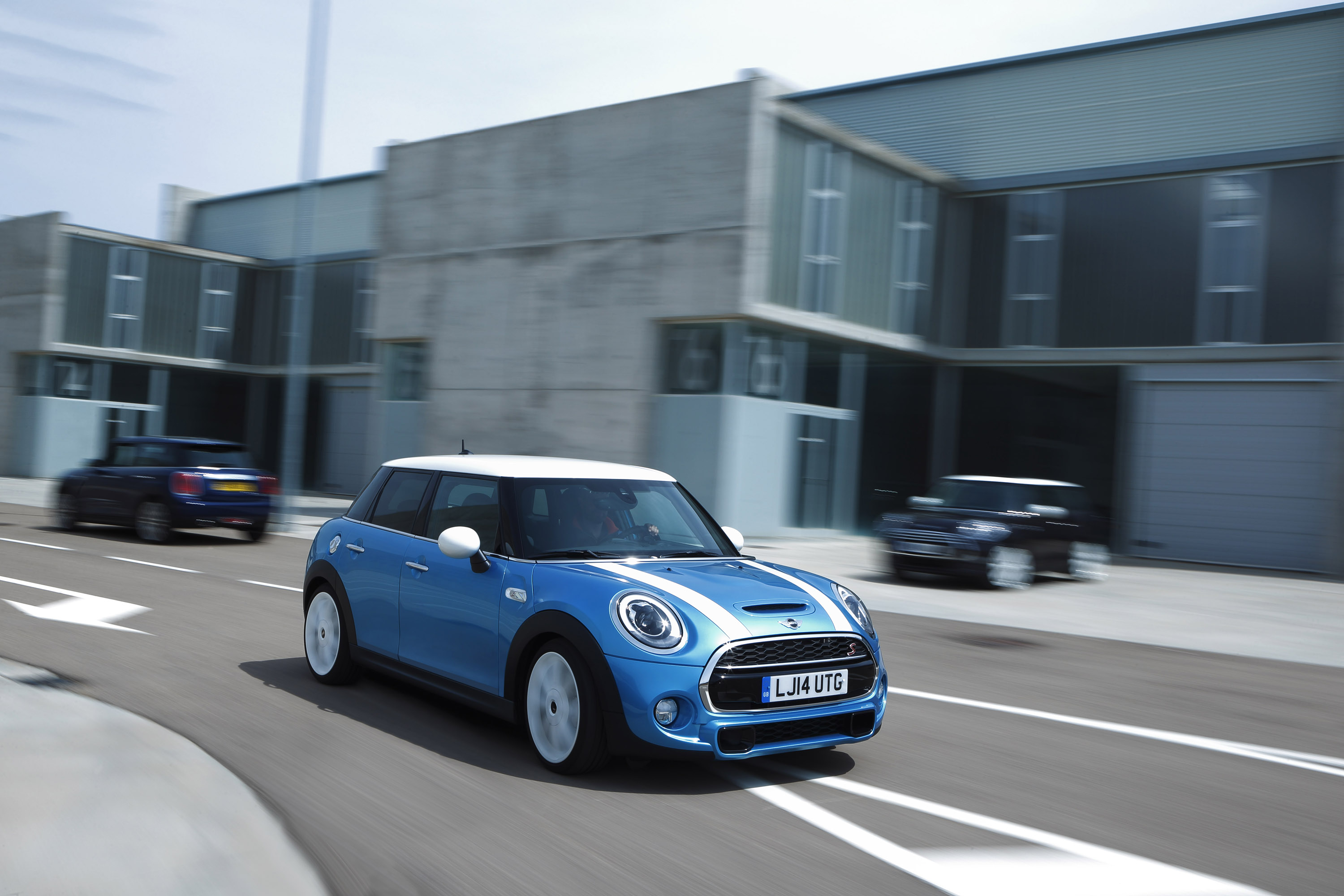 Mini Cooper 5-door photo #25
