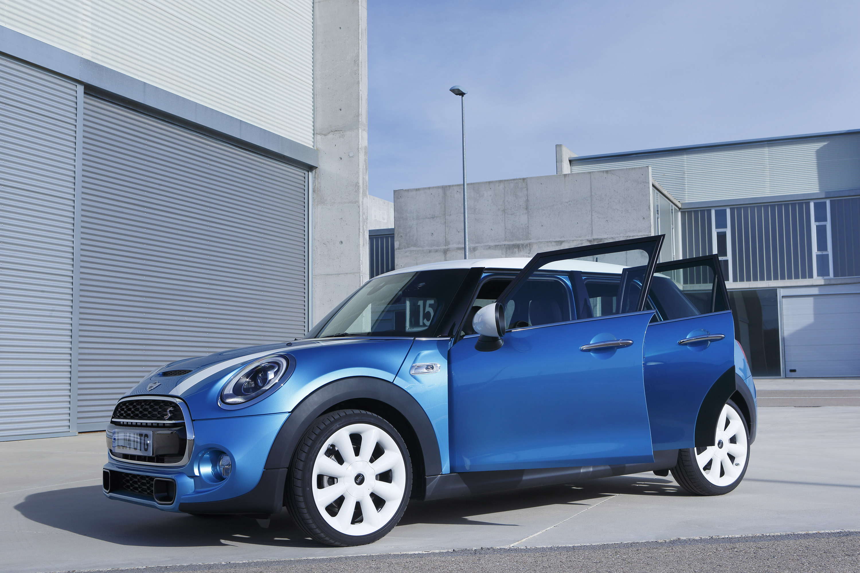 Mini Cooper 5-door photo #27