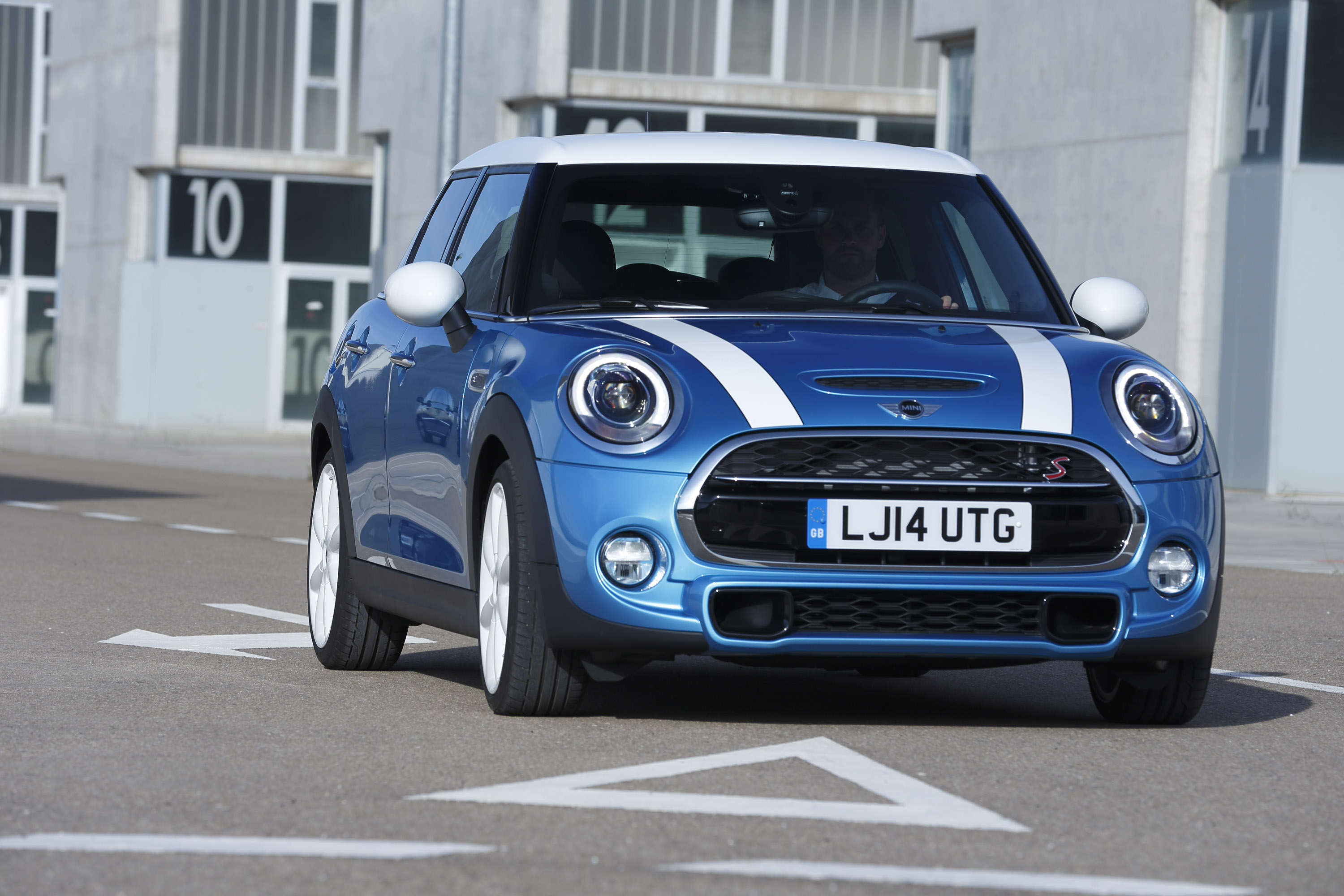 Mini Cooper 5-door photo #30
