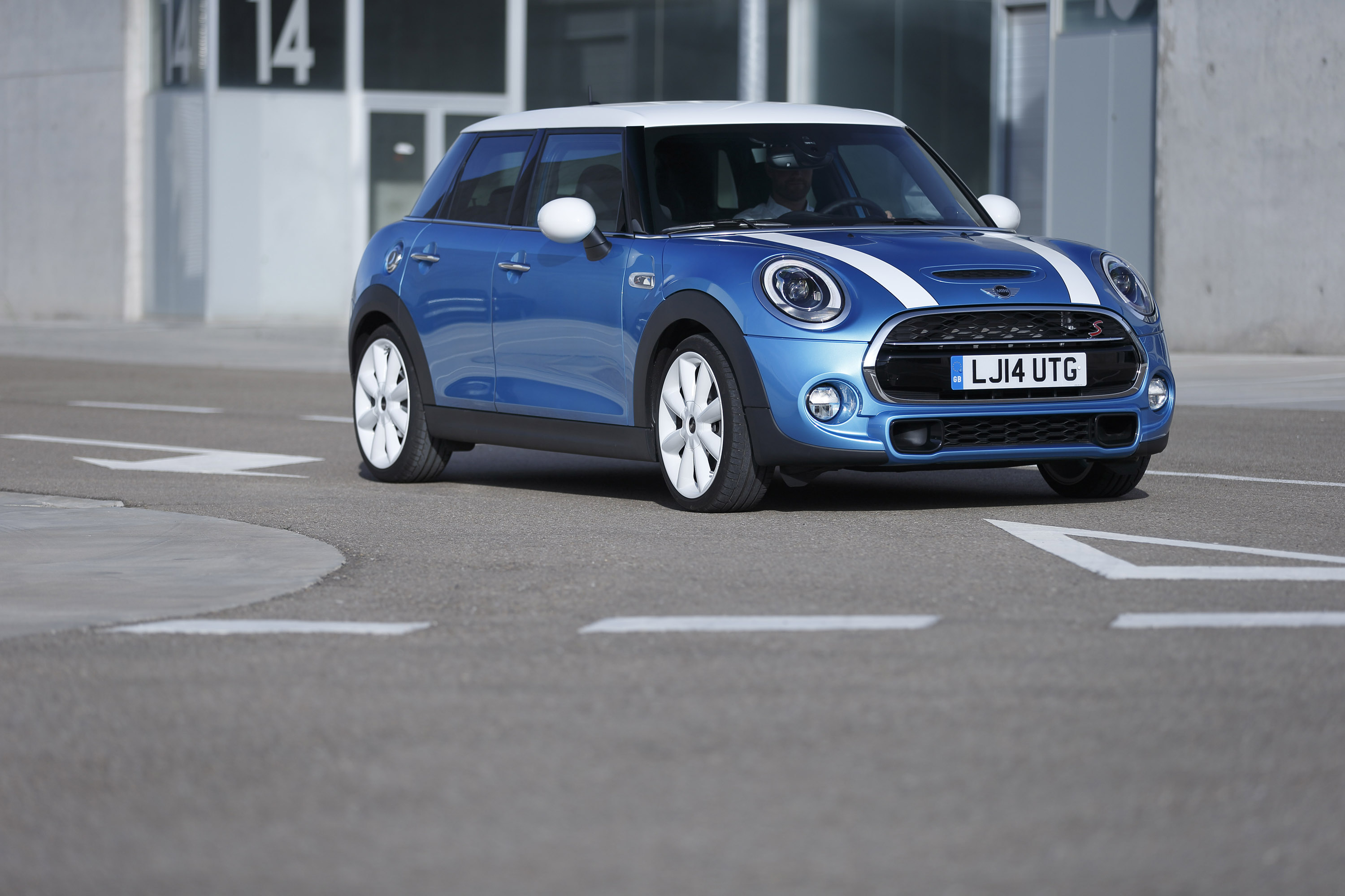 Mini Cooper 5-door photo #31