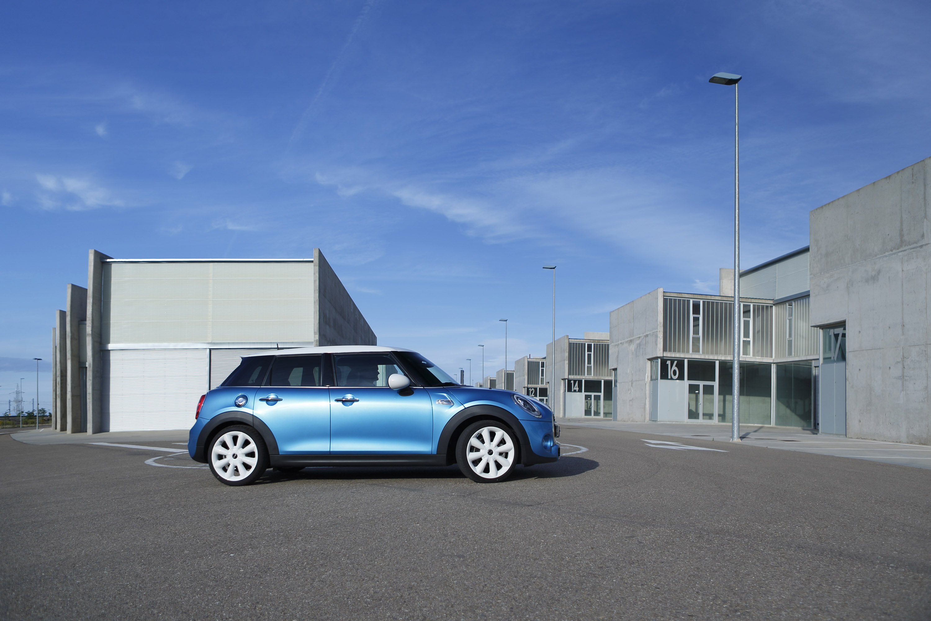 Mini Cooper 5-door photo #33