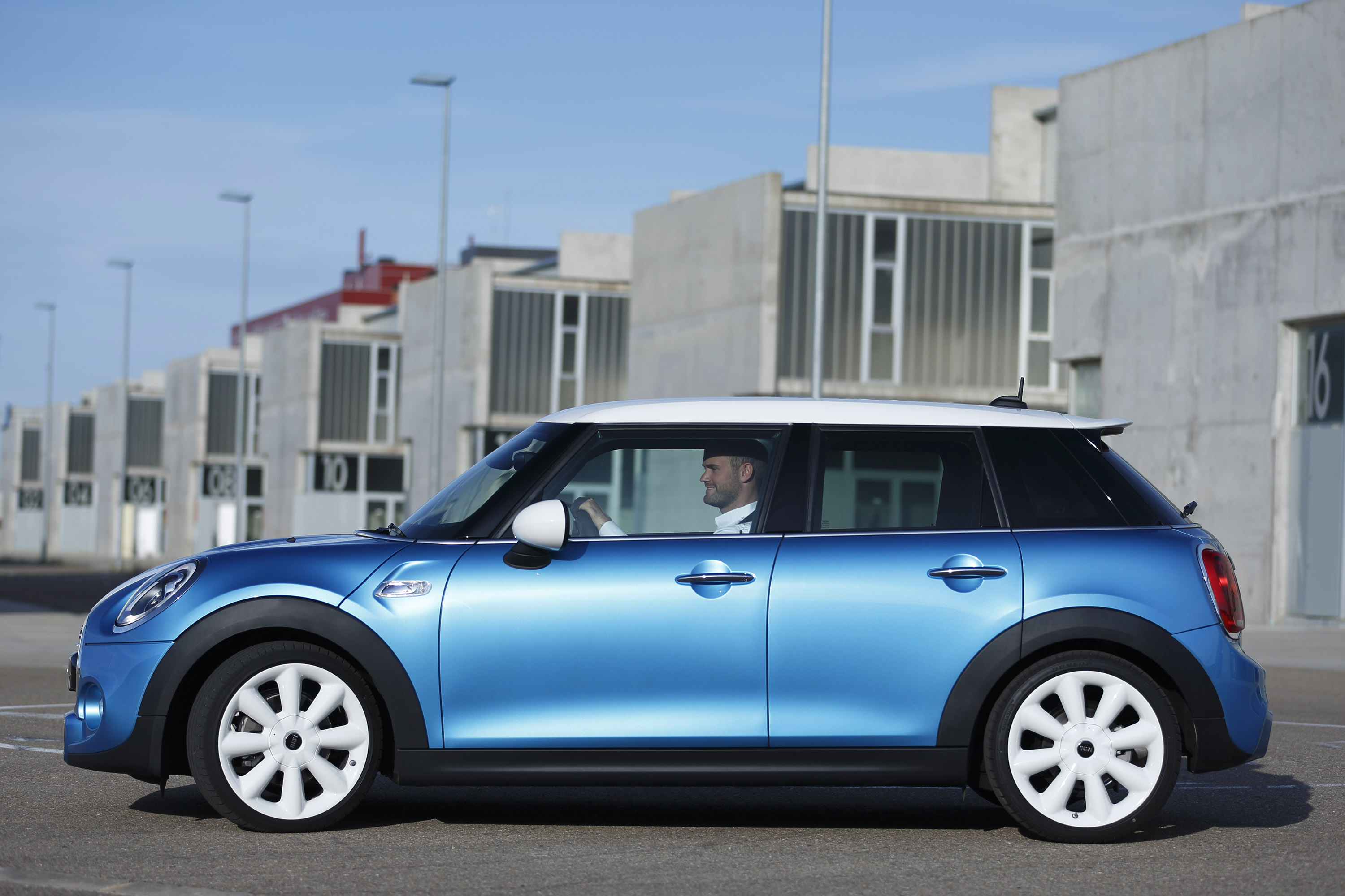 Mini Cooper 5-door photo #34