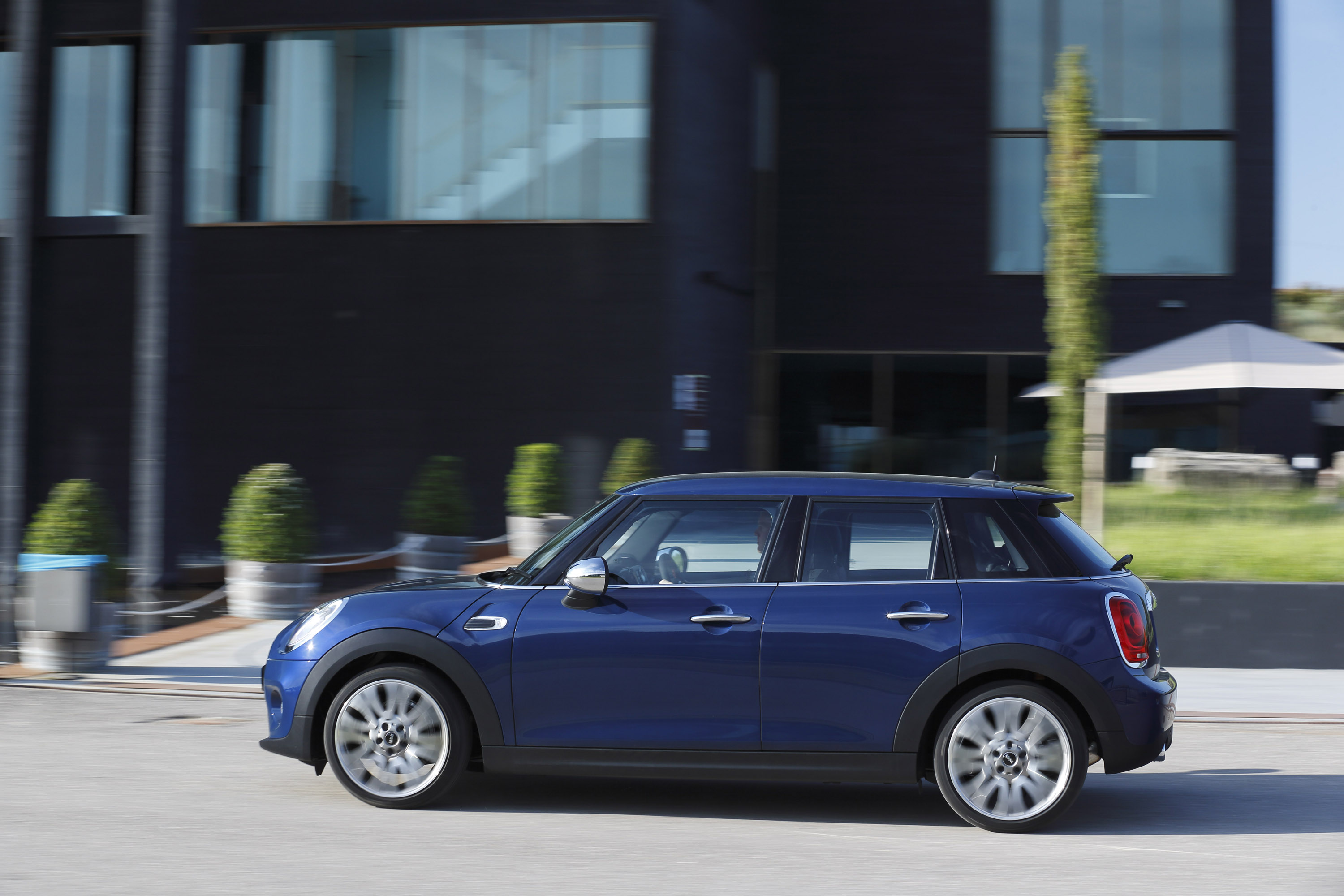 Mini Cooper 5-door photo #35