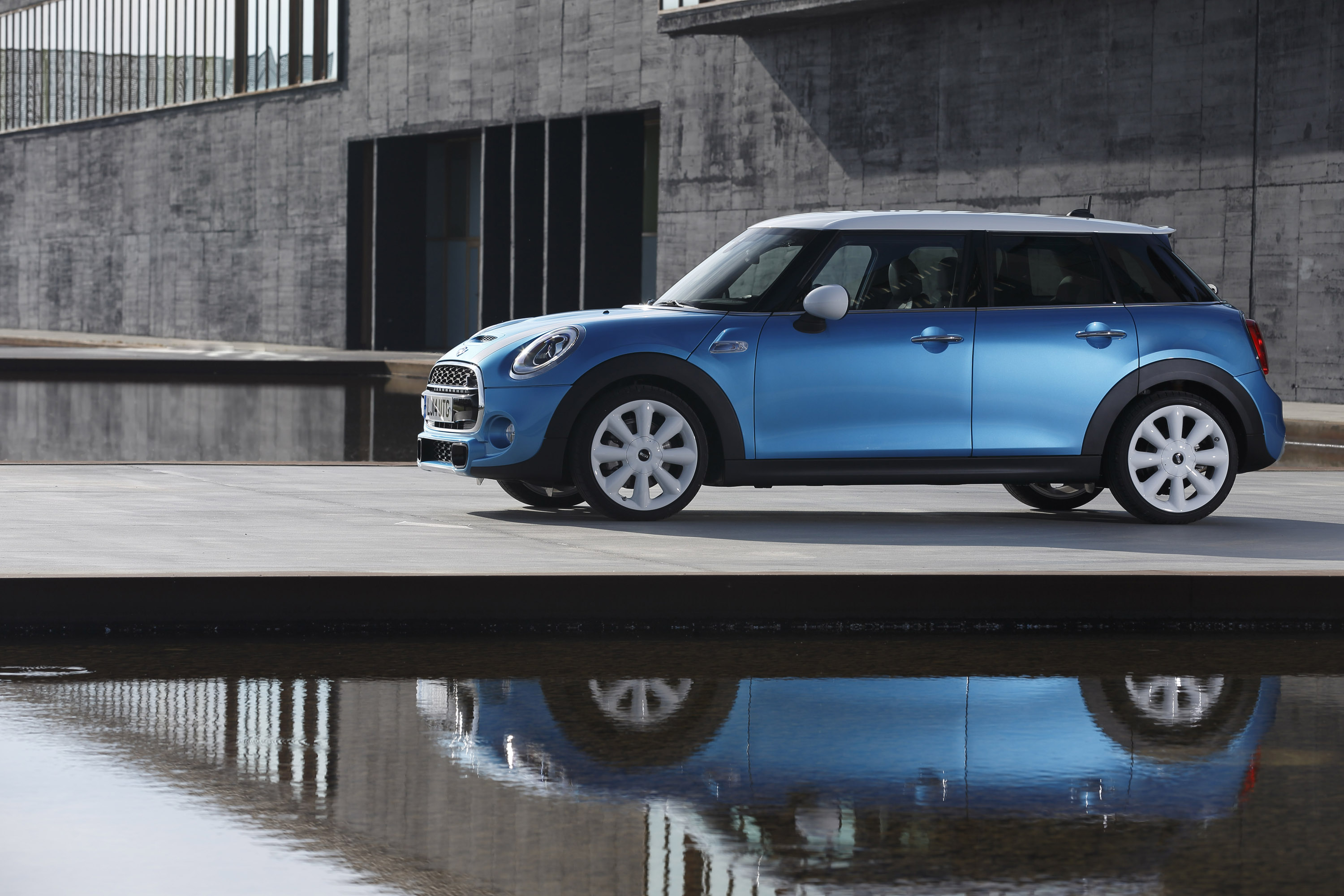 Mini Cooper 5-door photo #50