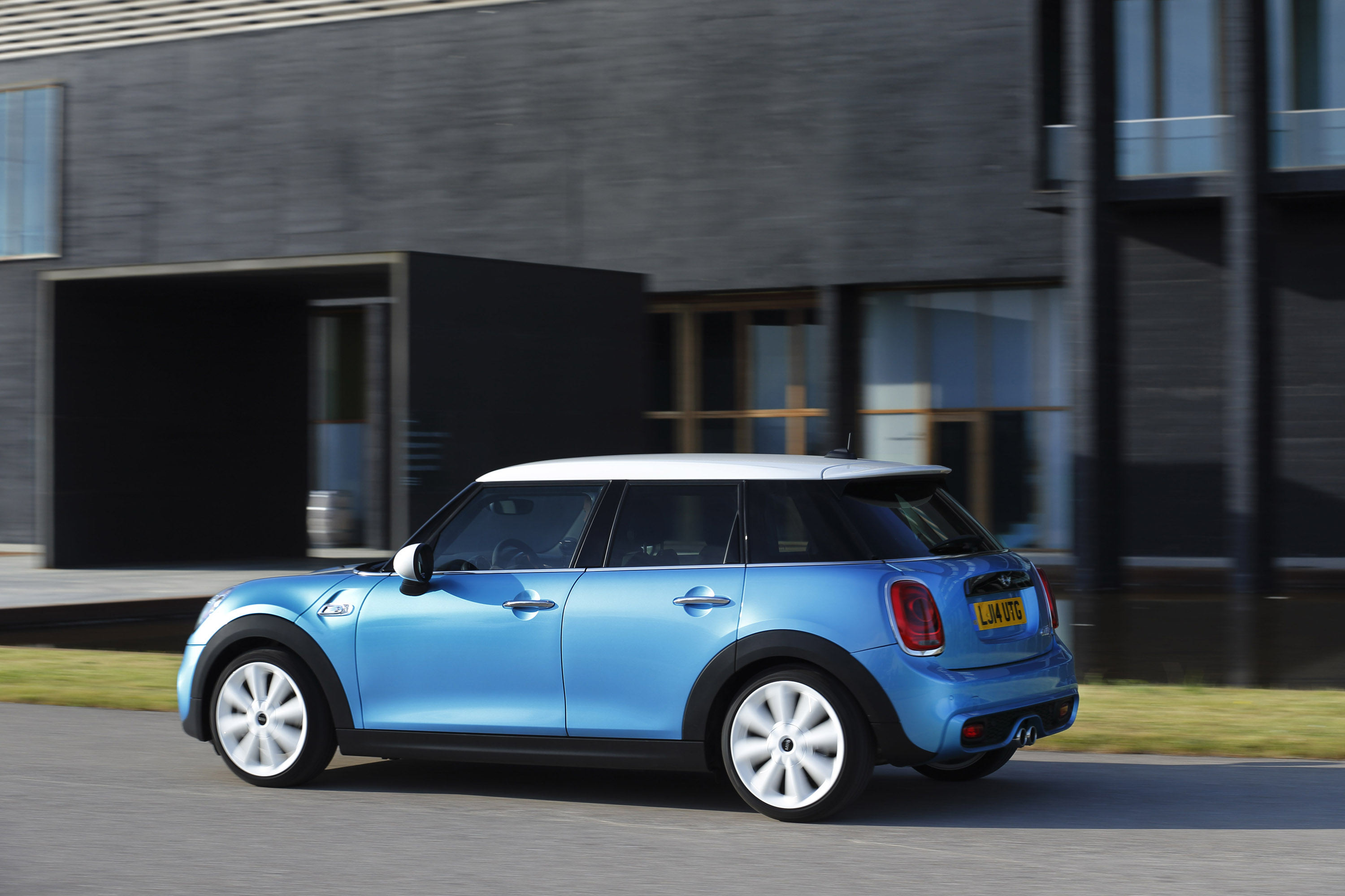 Mini Cooper 5-door photo #53