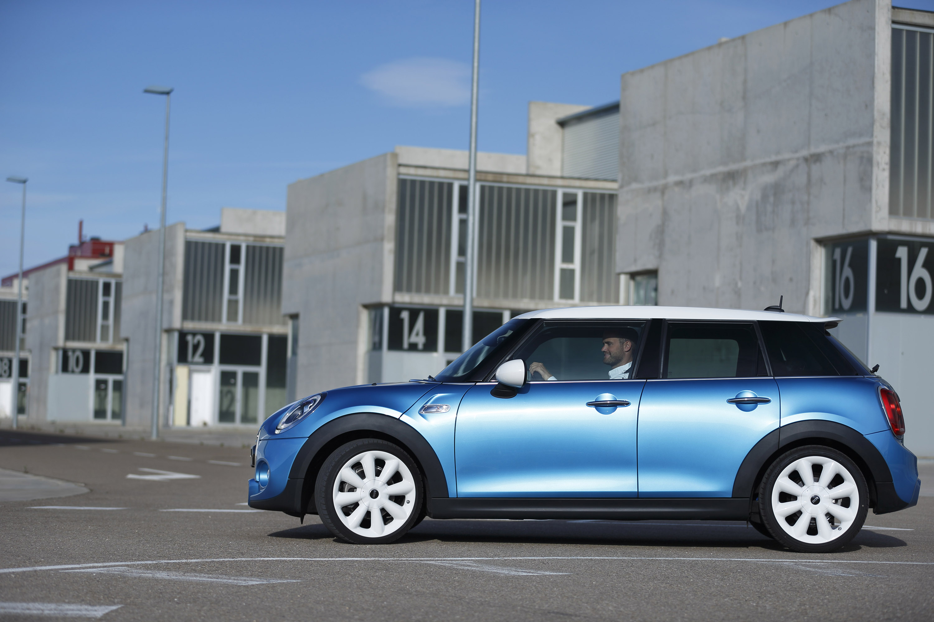 Mini Cooper 5-door photo #70
