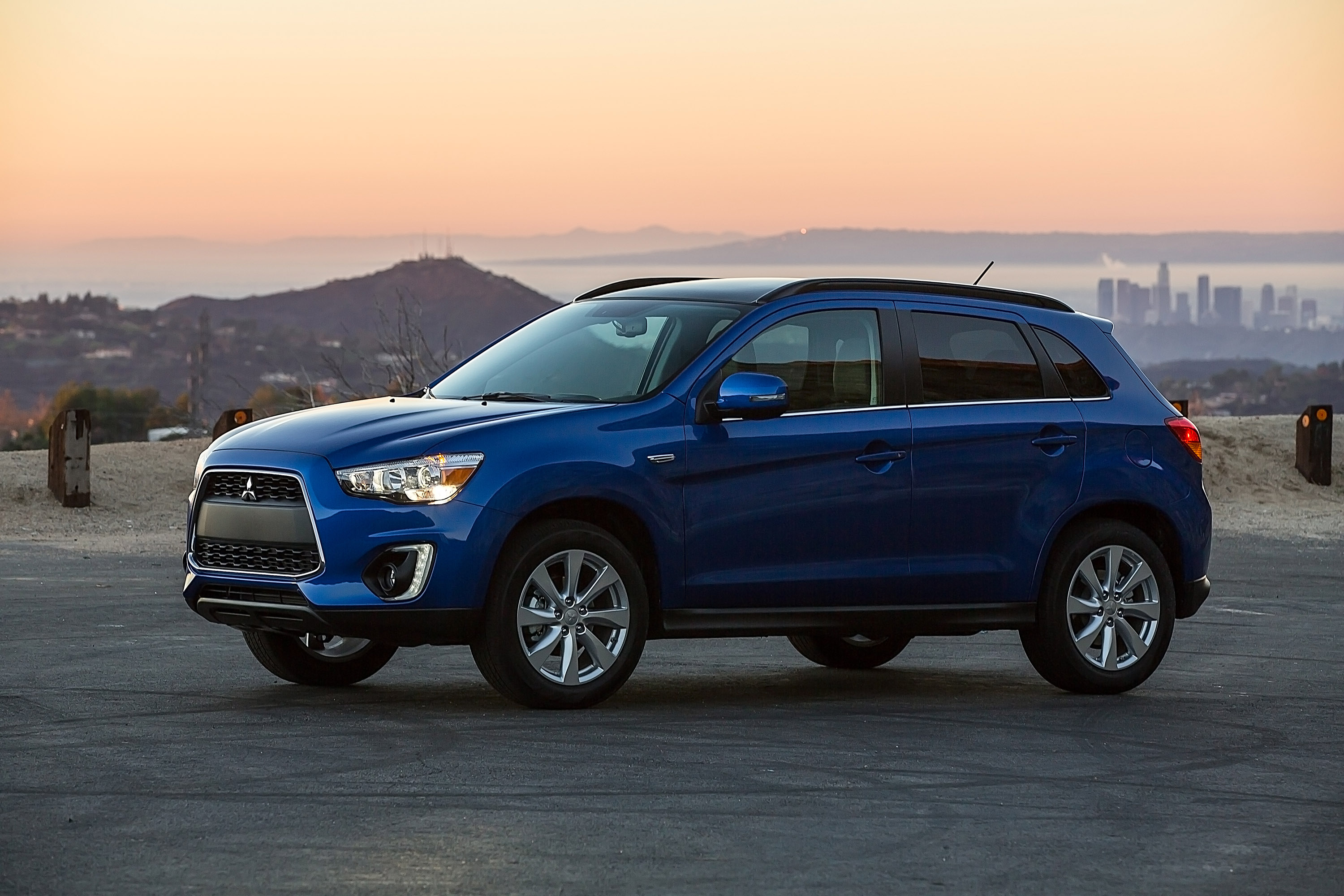 Mitsubishi Outlander Sport GT photo #2