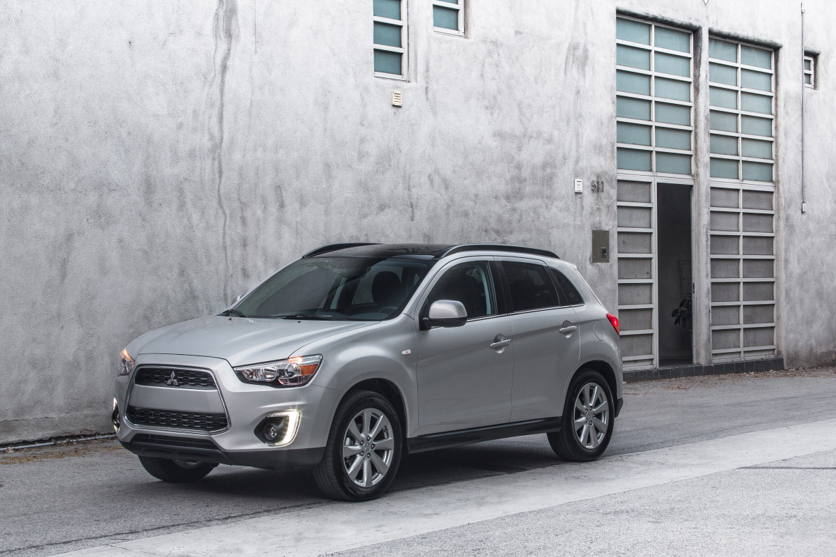 2015 Mitsubishi Outlander Sport SE - HD Pictures @ carsinvasion.com