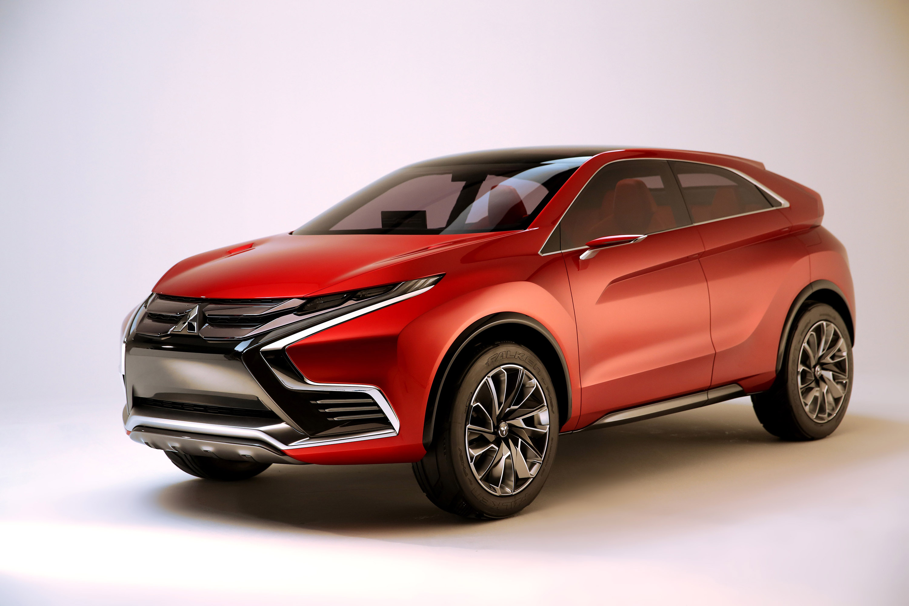 Mitsubishi XR-PHEV II Concept photo #2