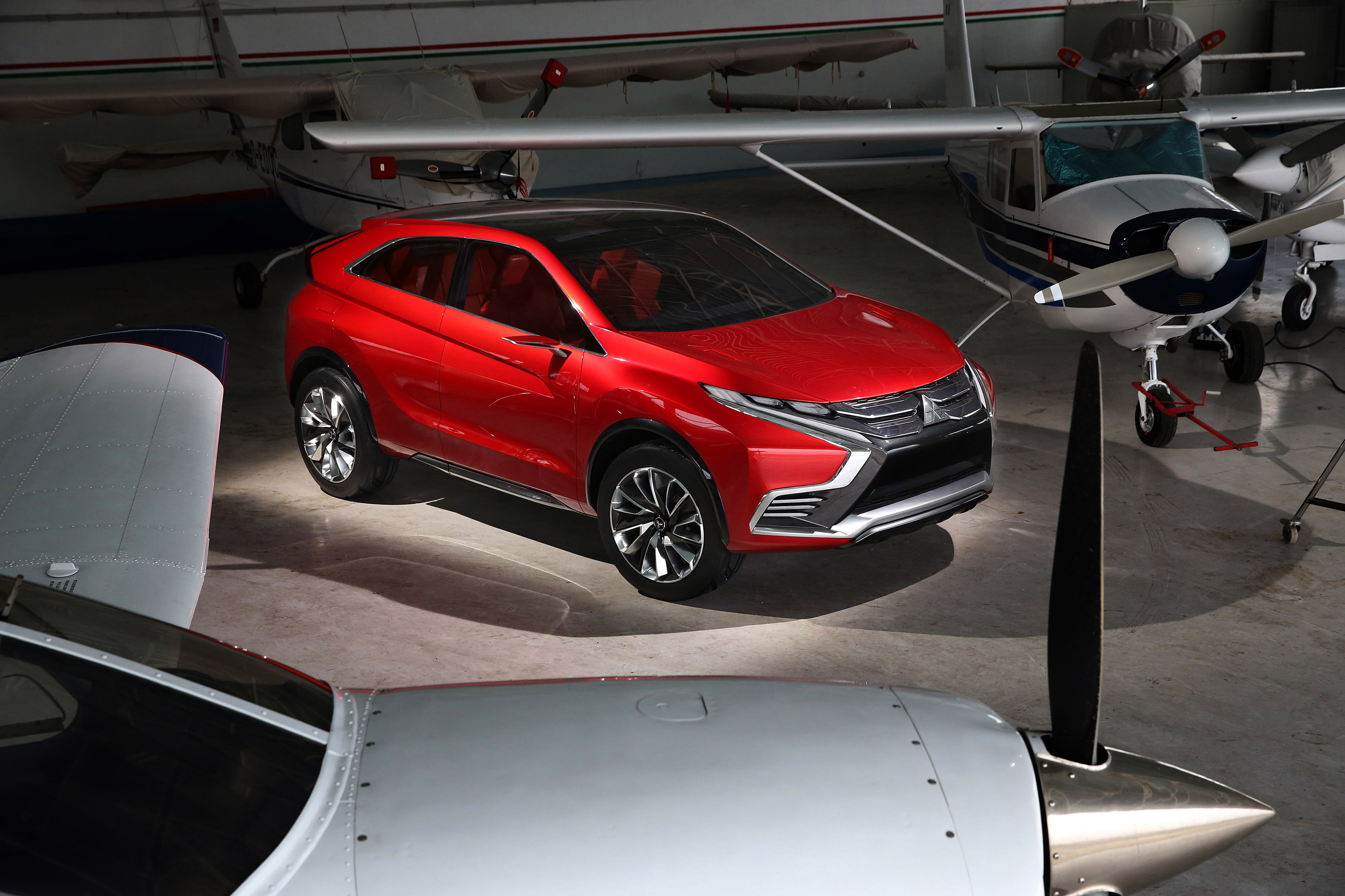 Mitsubishi XR-PHEV II Concept photo #15