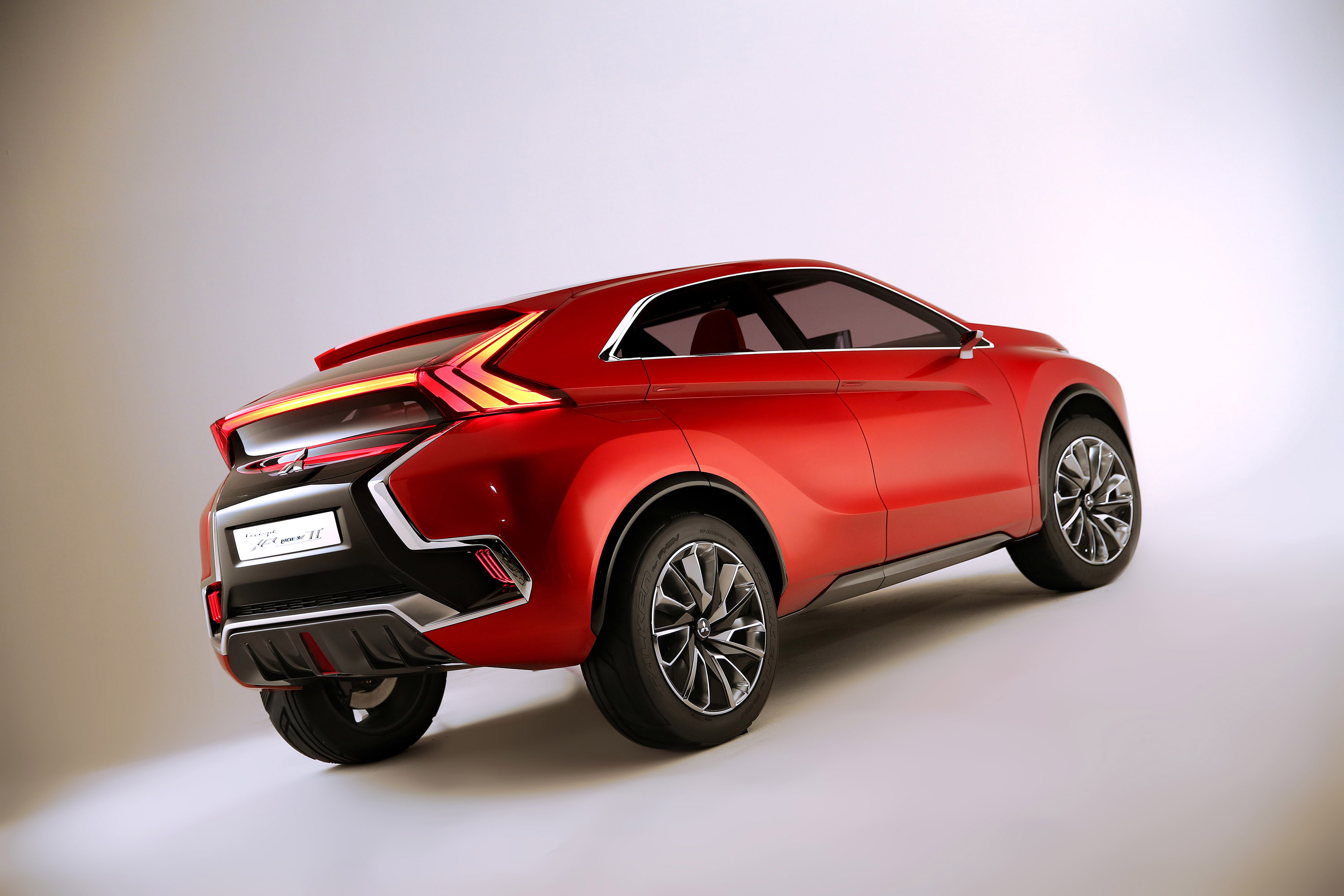 Mitsubishi XR-PHEV II Concept photo #19