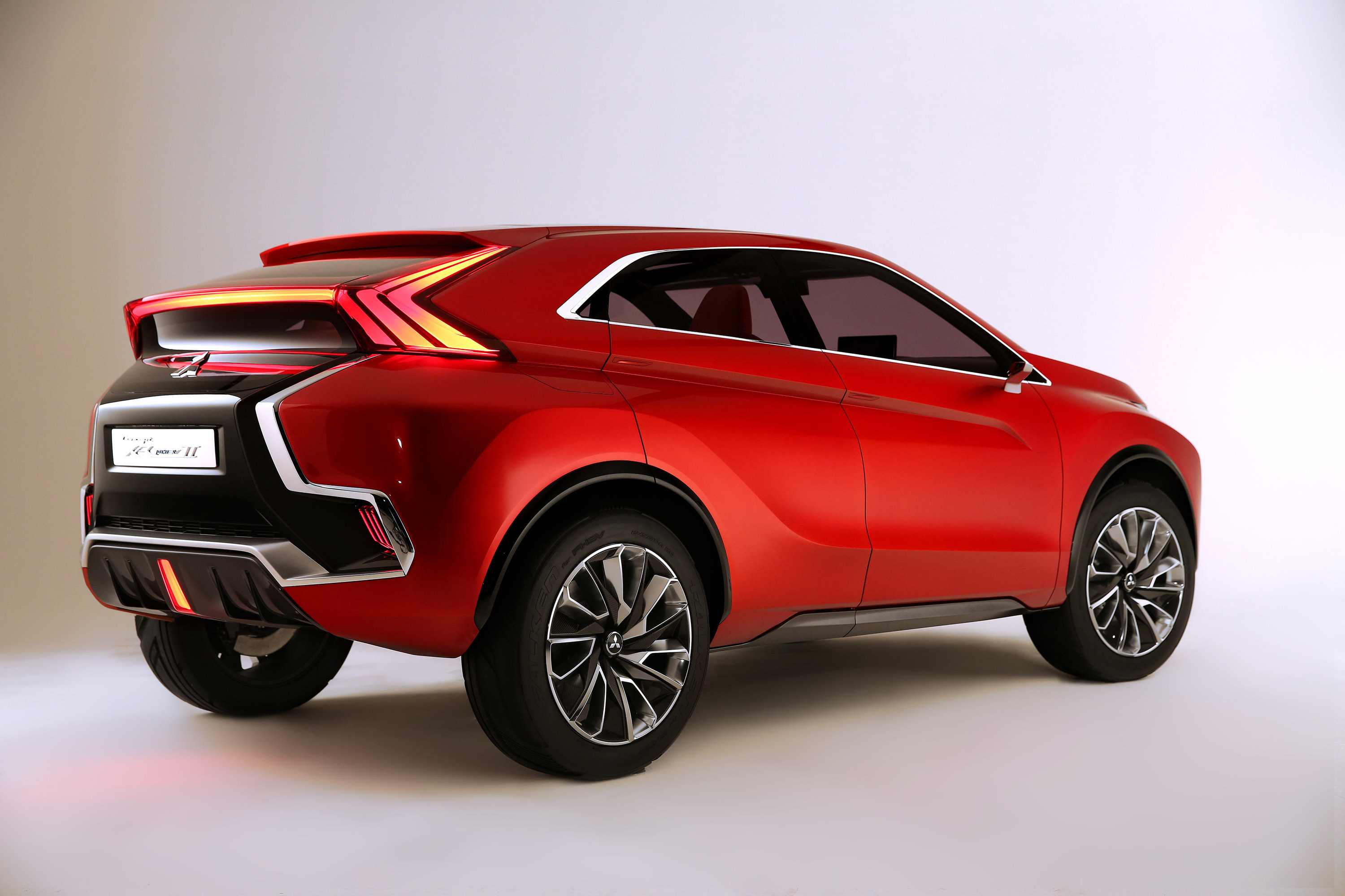 Mitsubishi XR-PHEV II Concept photo #20