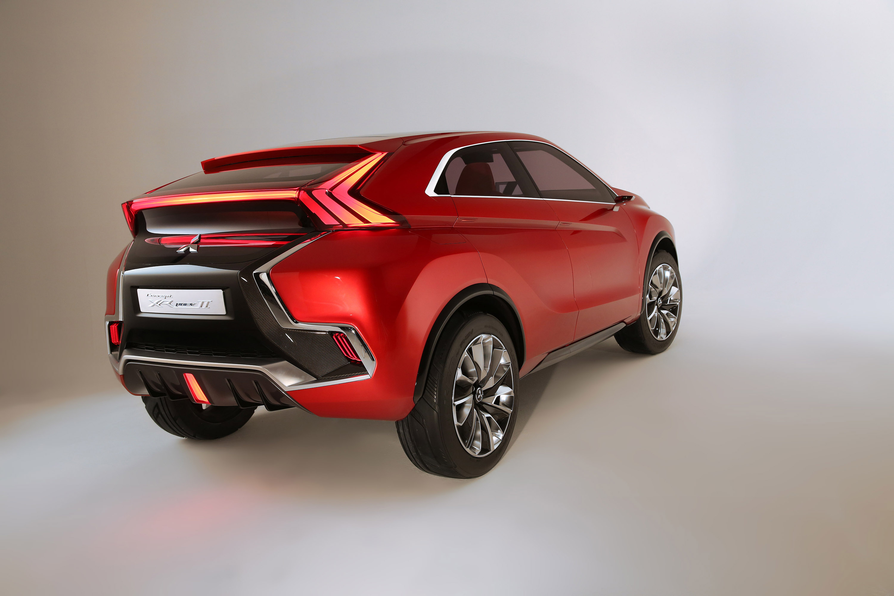 Mitsubishi XR-PHEV II Concept photo #21