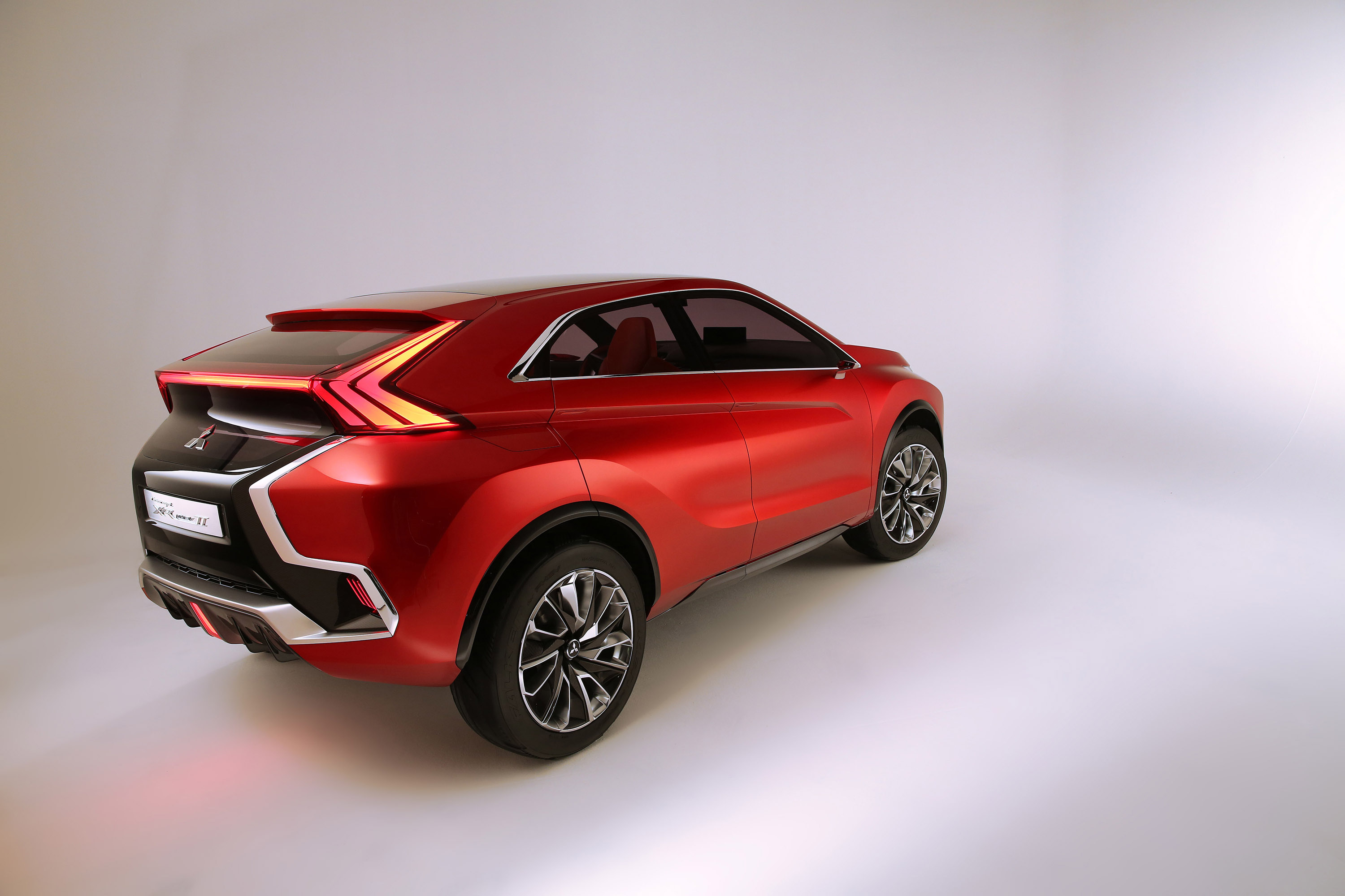 Mitsubishi XR-PHEV II Concept photo #22