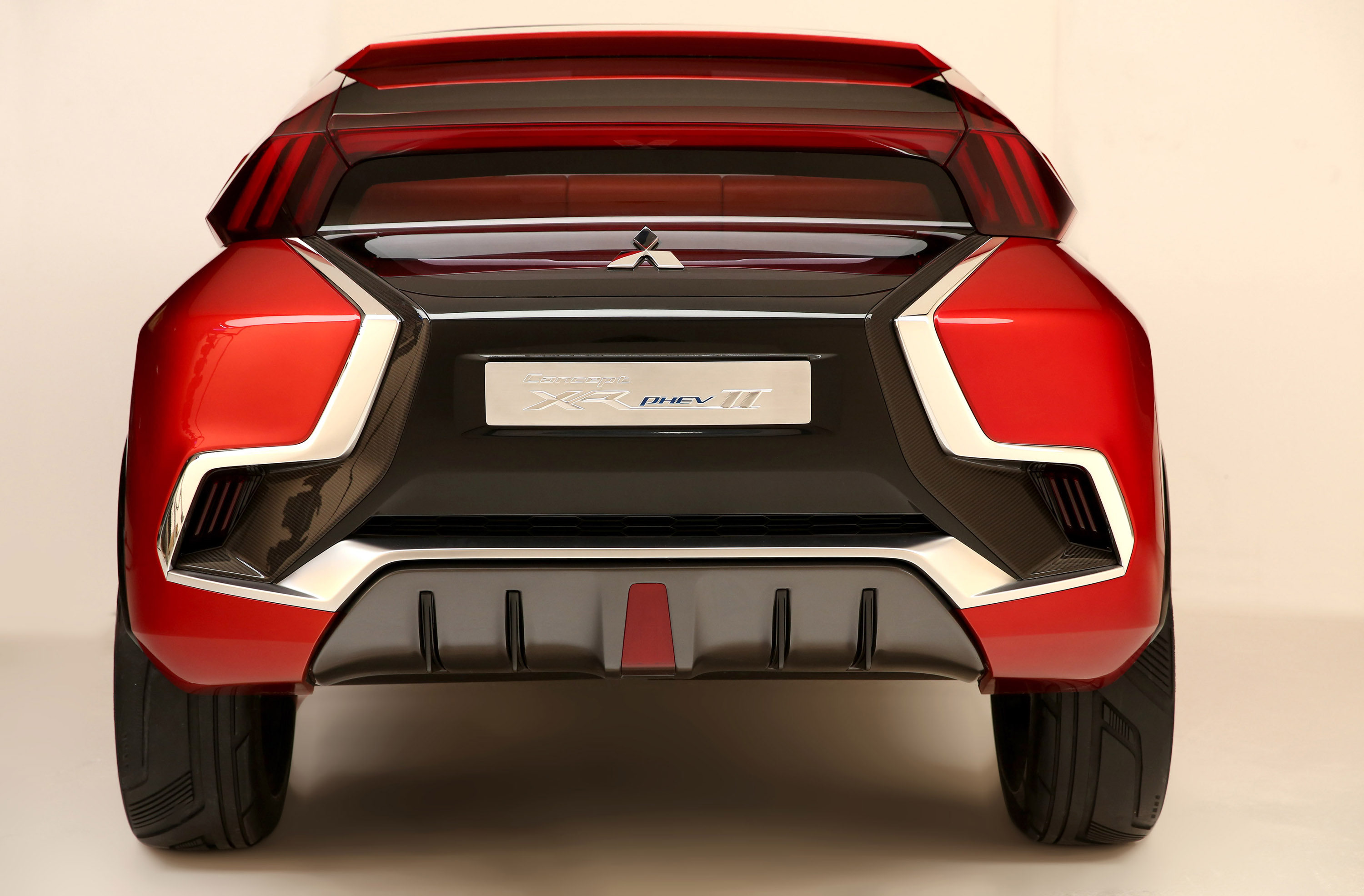 Mitsubishi XR-PHEV II Concept photo #24